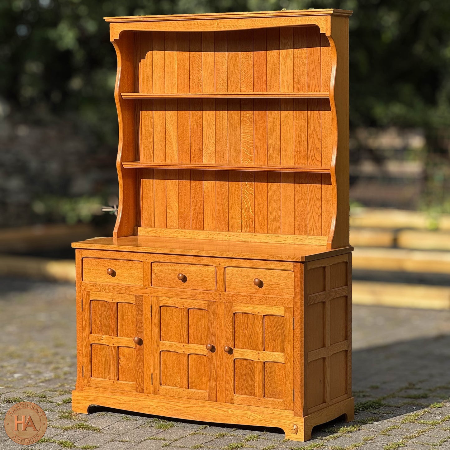 Coxwold Cabinet Makers 'Unicornman' Arts & Crafts Yorkshire School Oak Dresser c. 1980.