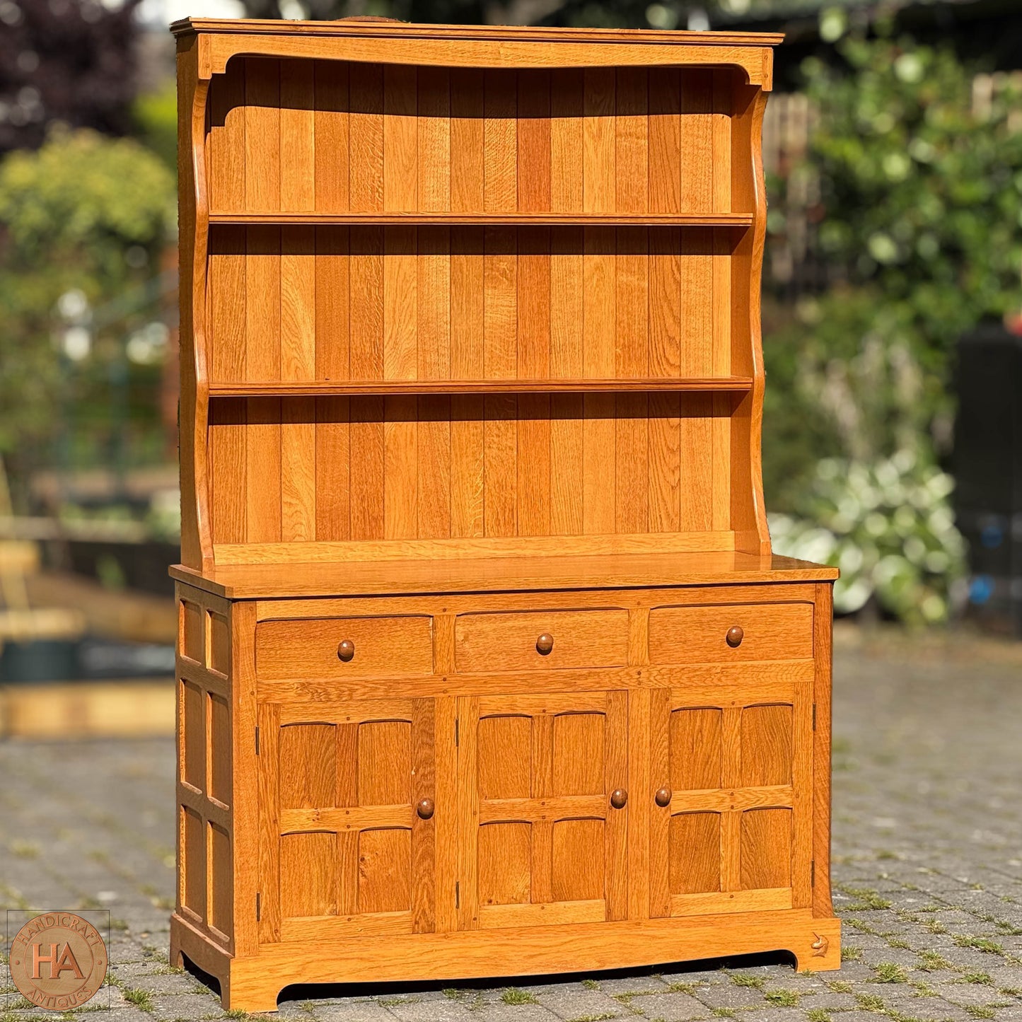 Coxwold Cabinet Makers 'Unicornman' Arts & Crafts Yorkshire School Oak Dresser c. 1980.