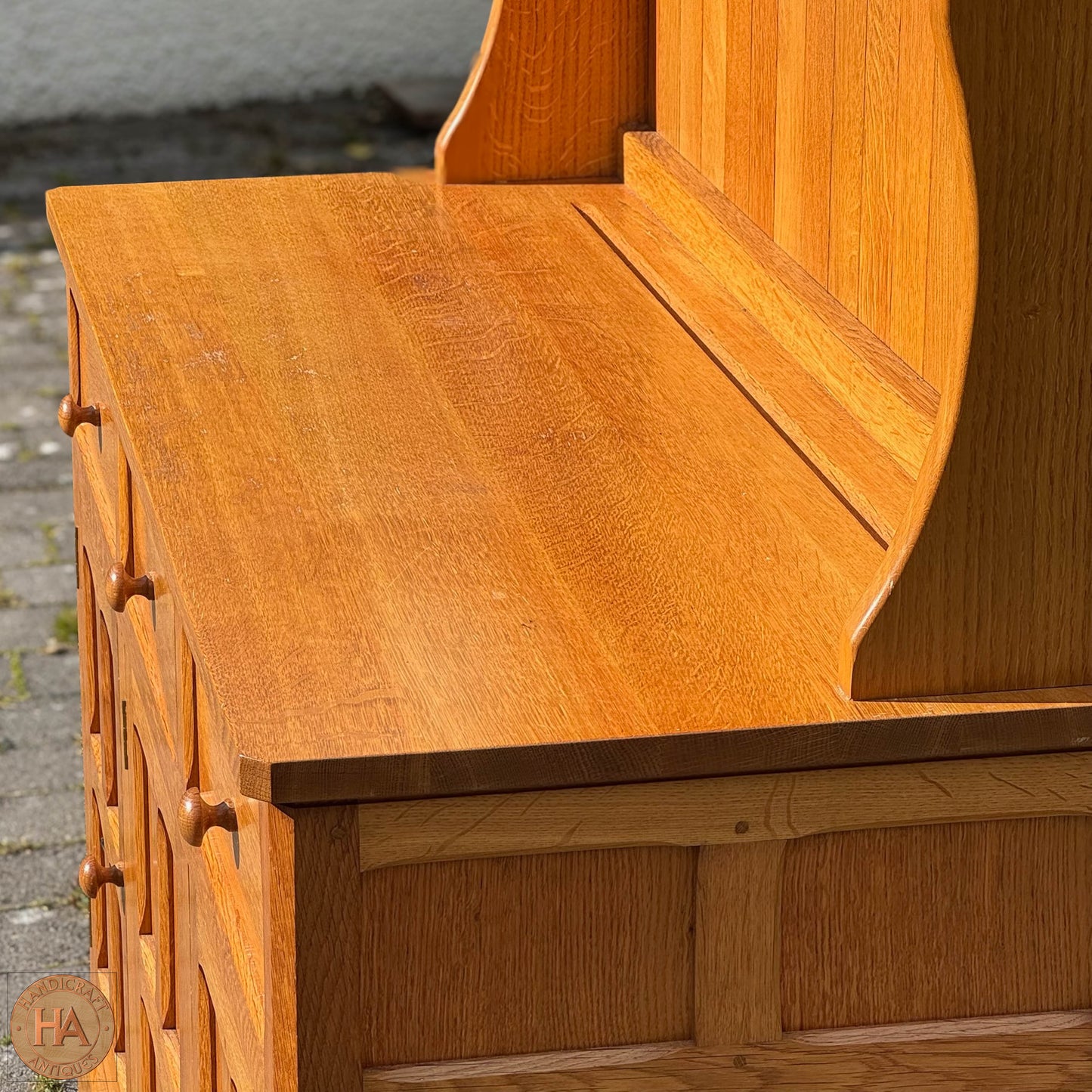 Coxwold Cabinet Makers 'Unicornman' Arts & Crafts Yorkshire School Oak Dresser c. 1980.