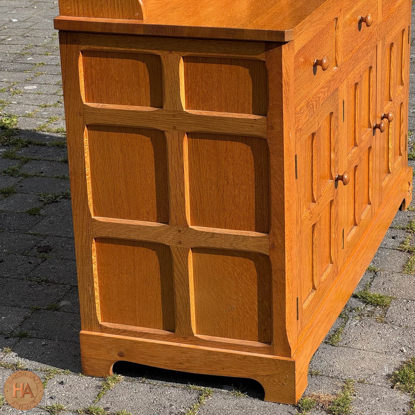 Coxwold Cabinet Makers 'Unicornman' Arts & Crafts Yorkshire School Oak Dresser c. 1980.