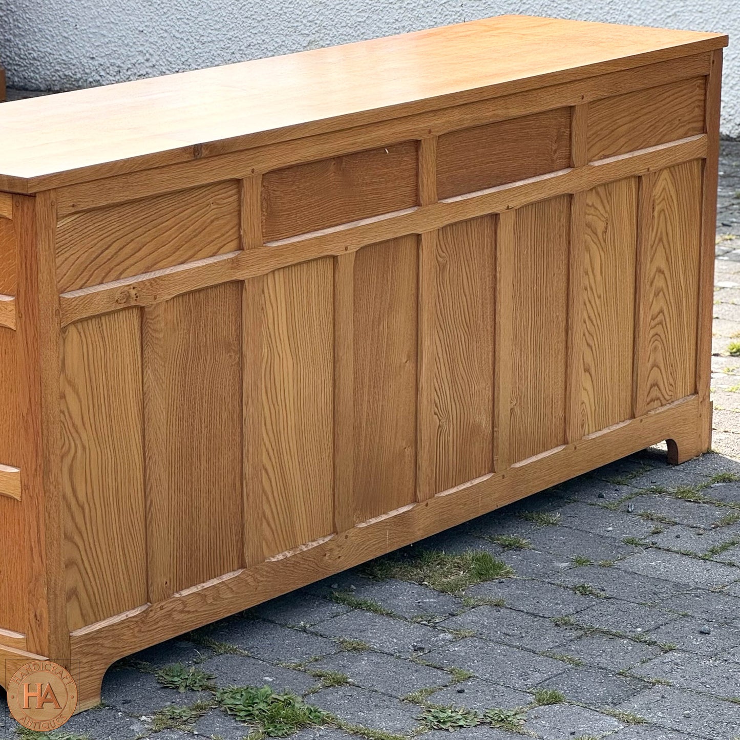 Coxwold Cabinet Makers 'Unicornman' Arts & Crafts Yorkshire School Oak Sideboard c. 1980.