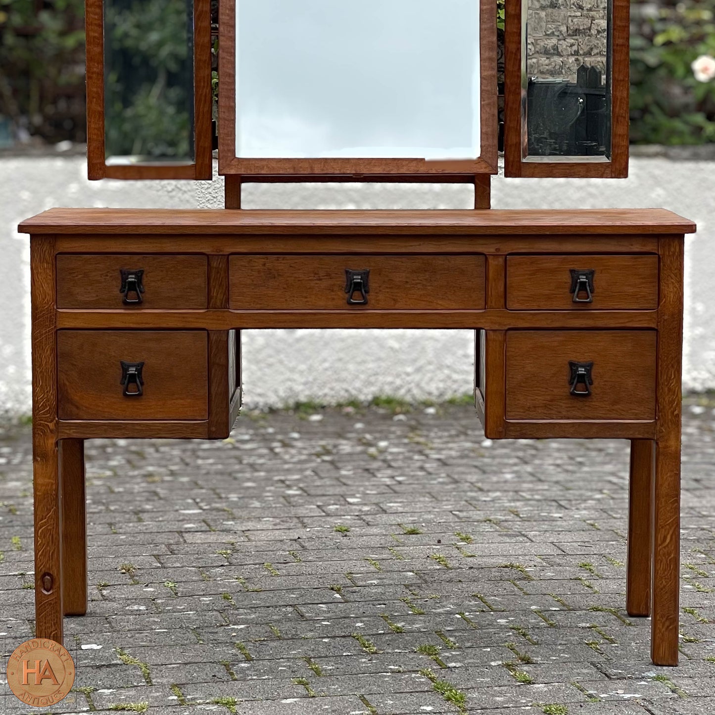 Alan 'Acornman' Grainger (Ex-Mouseman) Arts & Crafts Yorkshire School Oak Dressing Table c. 1970.
