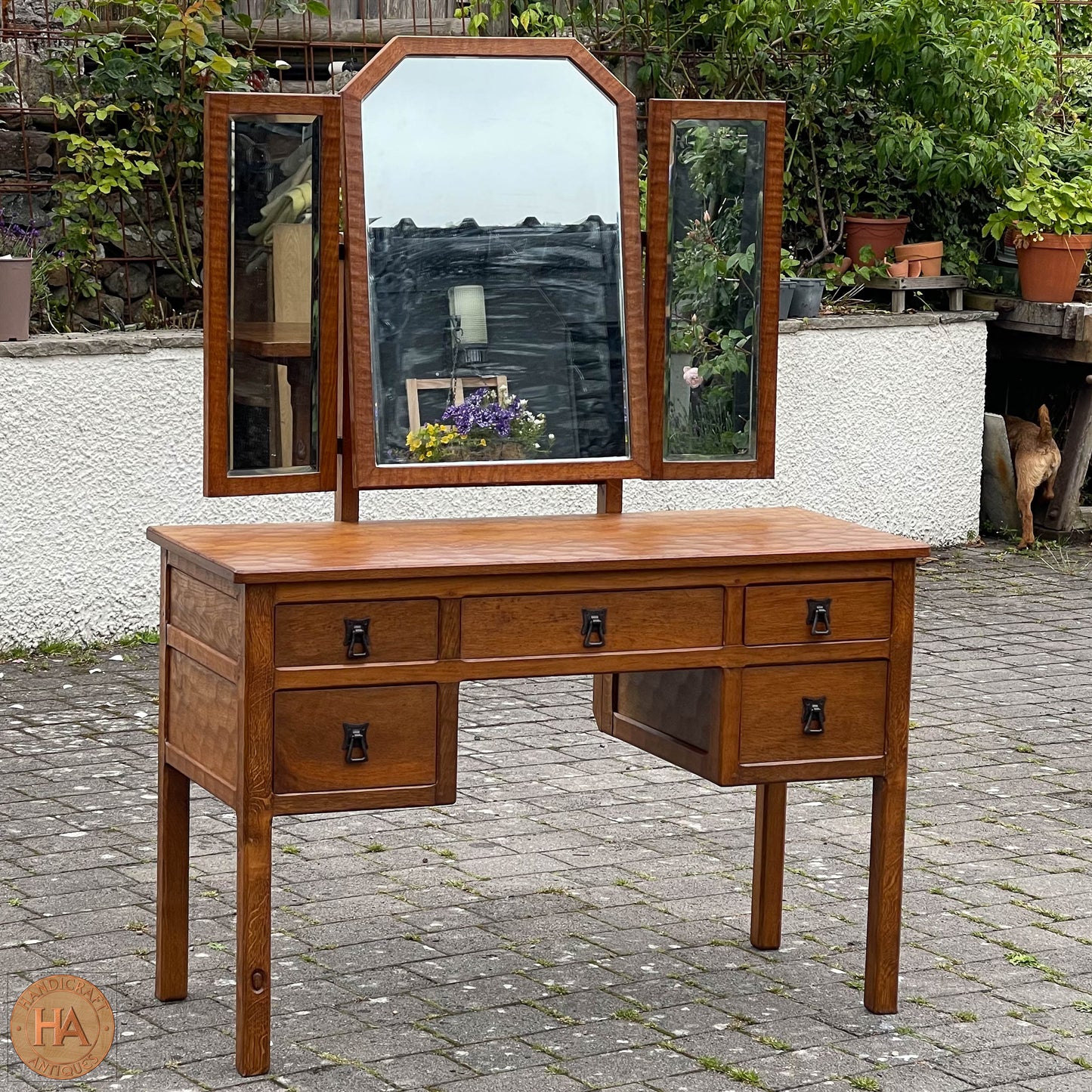 Alan 'Acornman' Grainger (Ex-Mouseman) Arts & Crafts Yorkshire School Oak Dressing Table c. 1970.