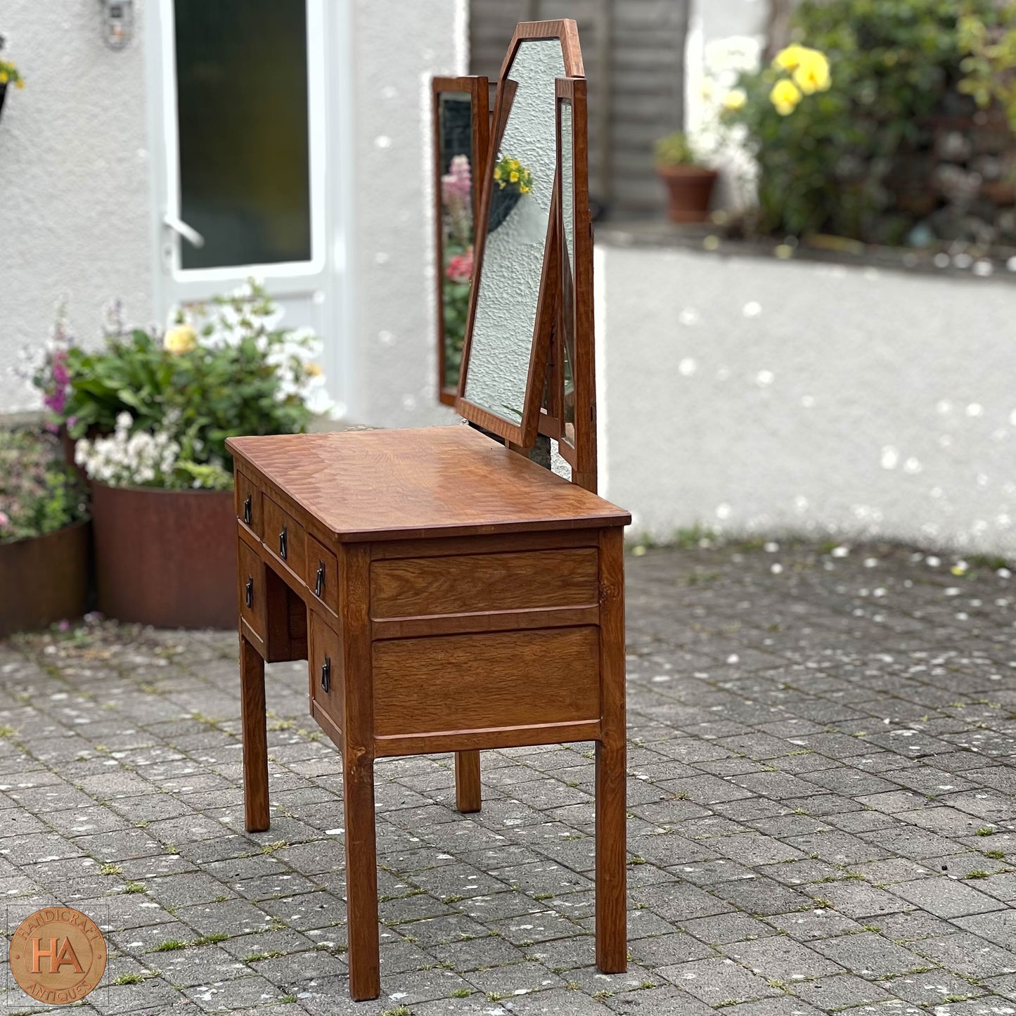 Alan 'Acornman' Grainger (Ex-Mouseman) Arts & Crafts Yorkshire School Oak Dressing Table c. 1970.