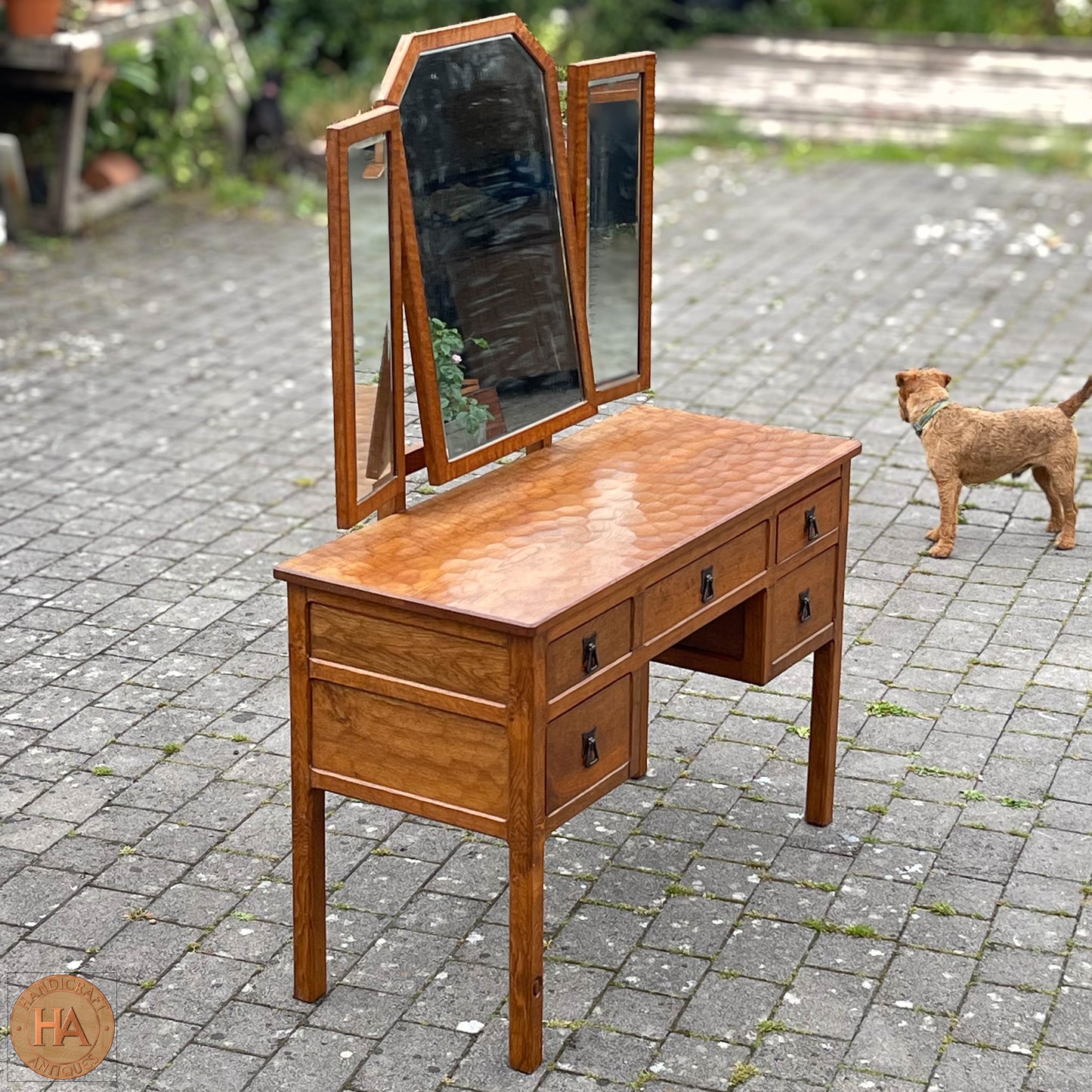 Alan 'Acornman' Grainger (Ex-Mouseman) Arts & Crafts Yorkshire School Oak Dressing Table c. 1970.