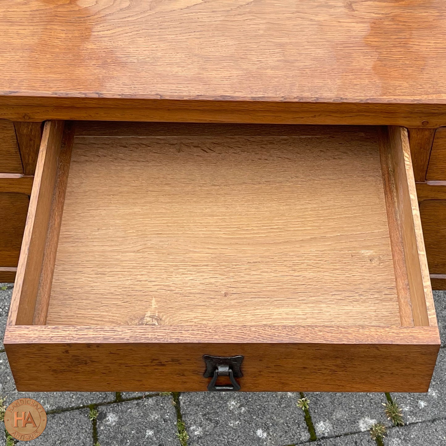 Alan 'Acornman' Grainger (Ex-Mouseman) Arts & Crafts Yorkshire School Oak Dressing Table c. 1970.