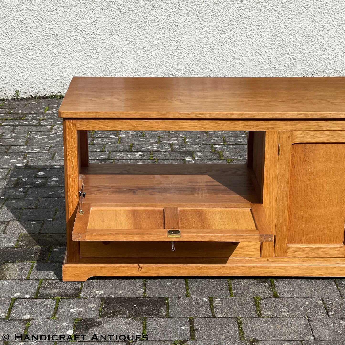Michael 'Seahorseman‘ Riley Arts & Crafts Yorkshire School English Oak Media Unit post 1990.