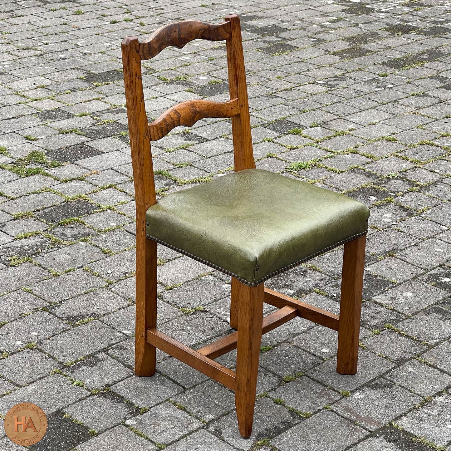 Robert 'Kingpost' Ingham Arts & Crafts Yorkshire School English Oak Chair c. 1970.