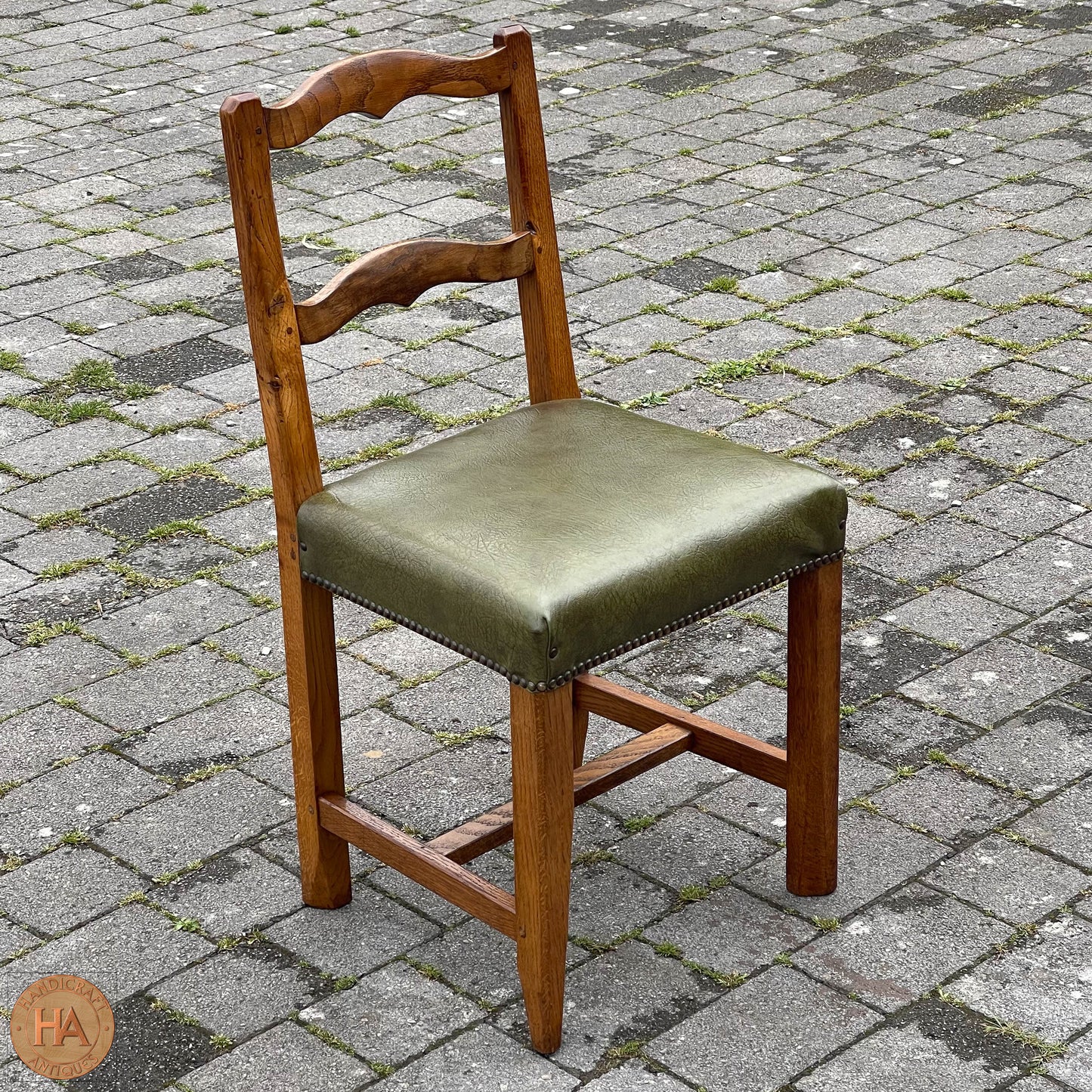 Robert 'Kingpost' Ingham Arts & Crafts Yorkshire School English Oak Chair c. 1970.