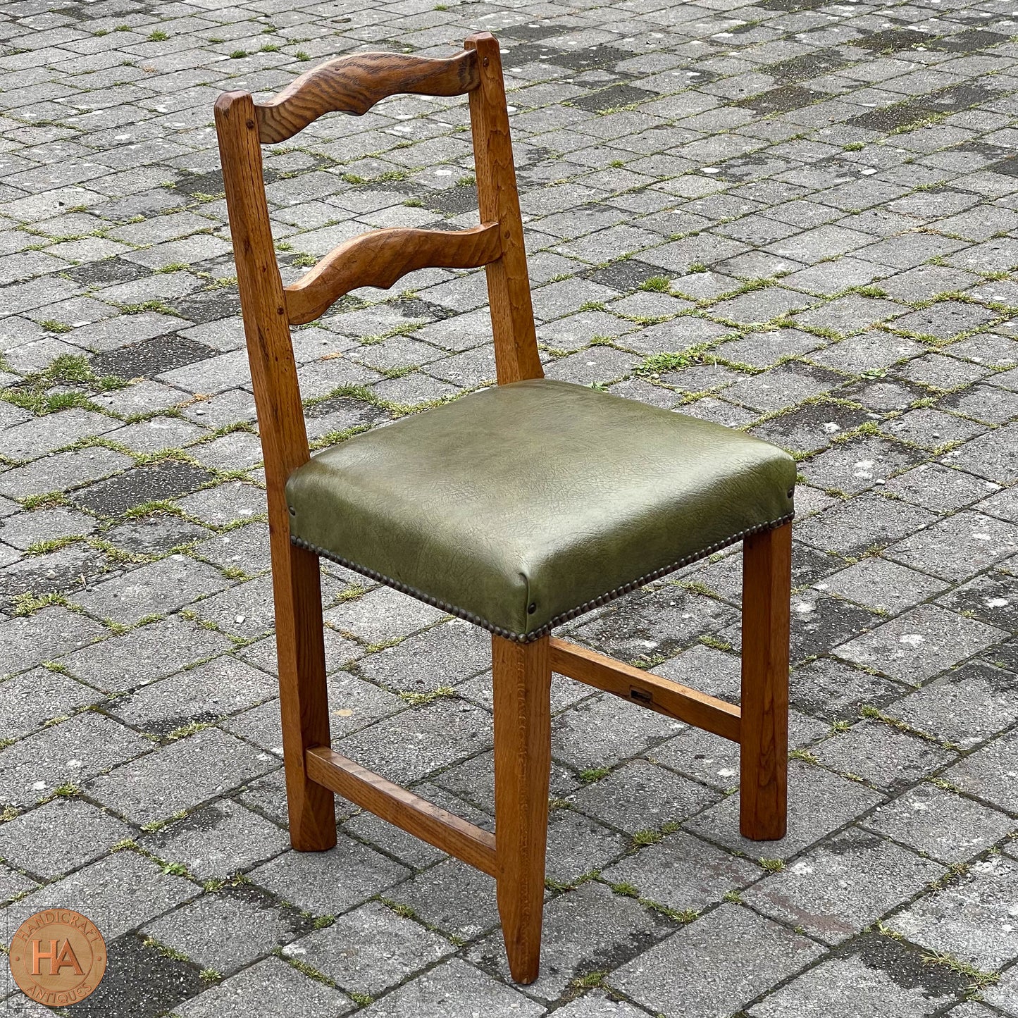 Robert 'Kingpost' Ingham Arts & Crafts Yorkshire School English Oak Chair c. 1970.