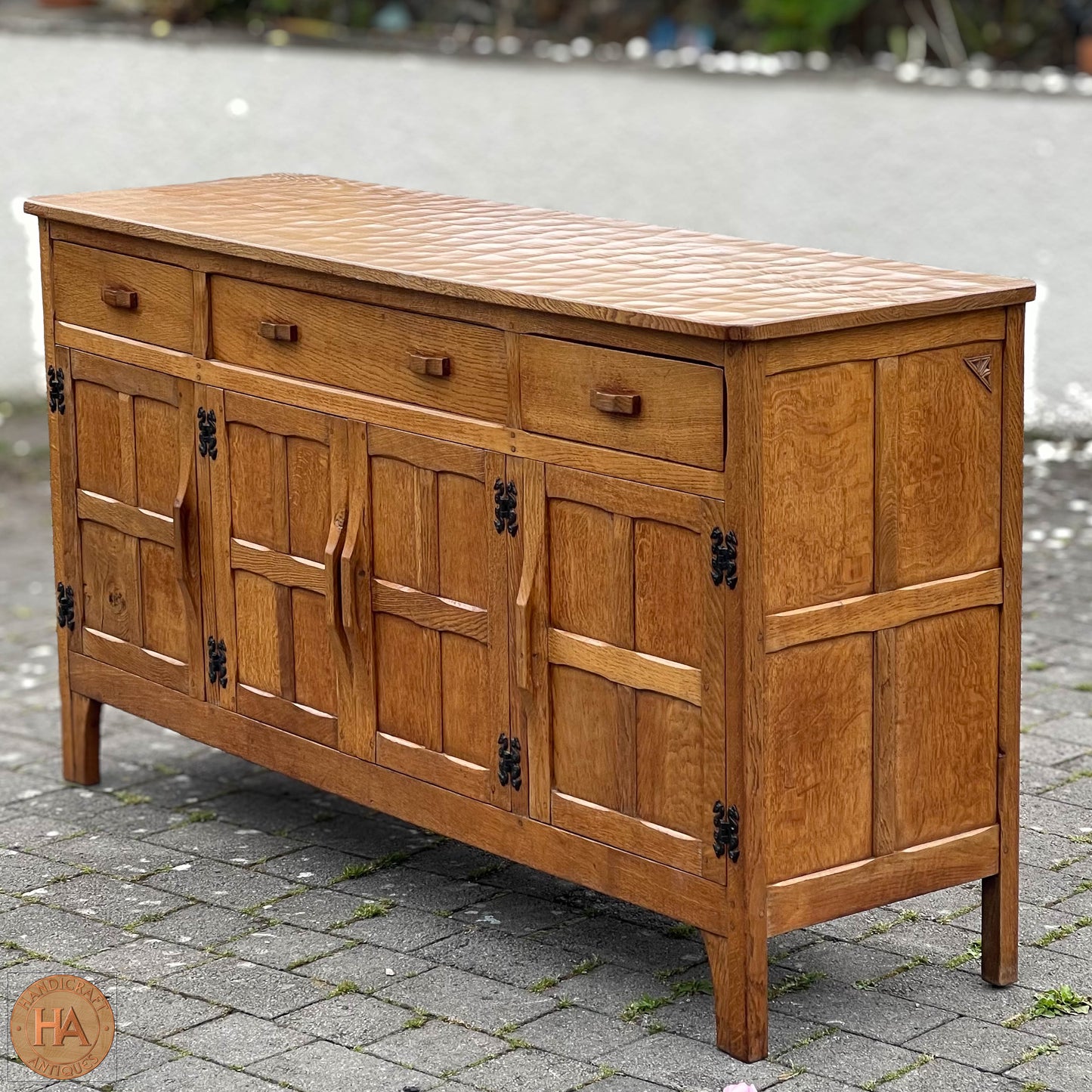 Robert 'Kingpost' Ingham Arts & Crafts Yorkshire School English Oak Sideboard c. 1970.
