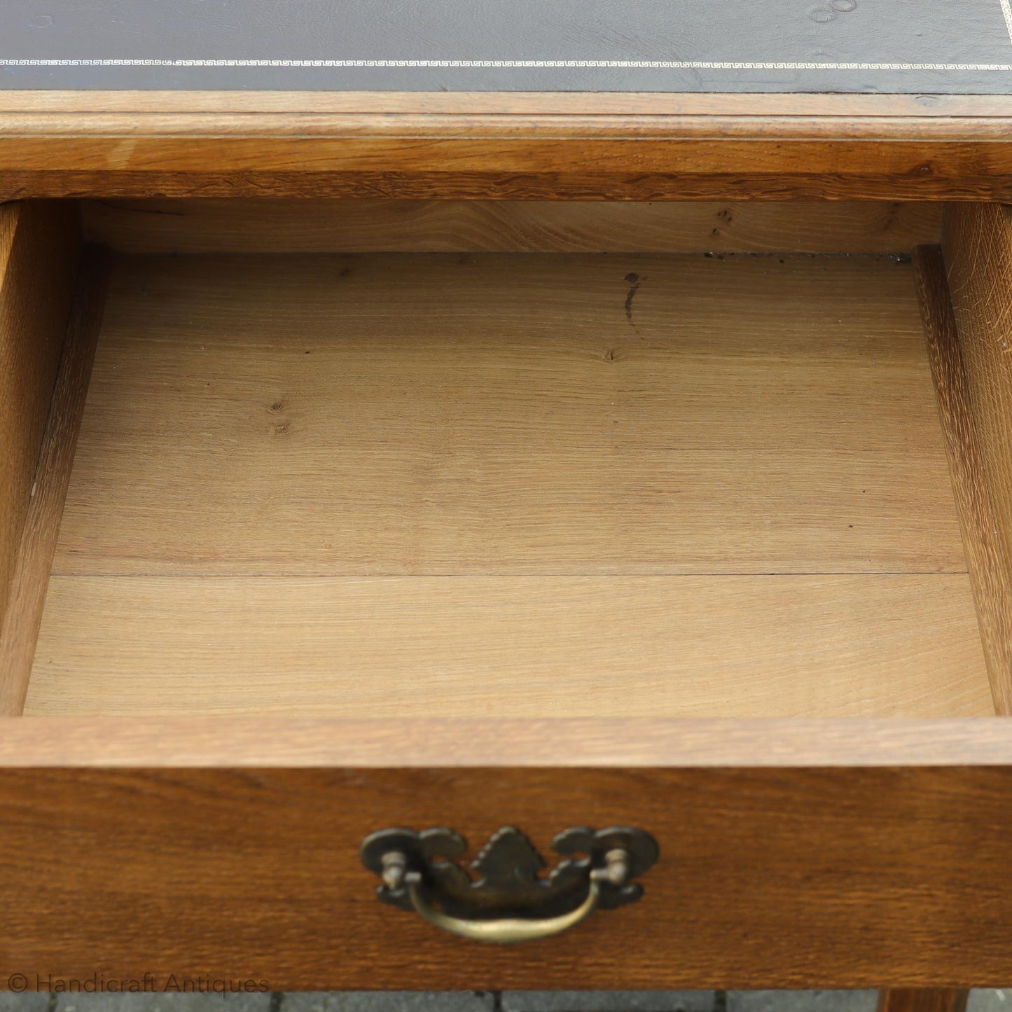 Alan 'Acornman' Grainger (Ex-Mouseman) Arts & Crafts Yorkshire School Oak Desk.