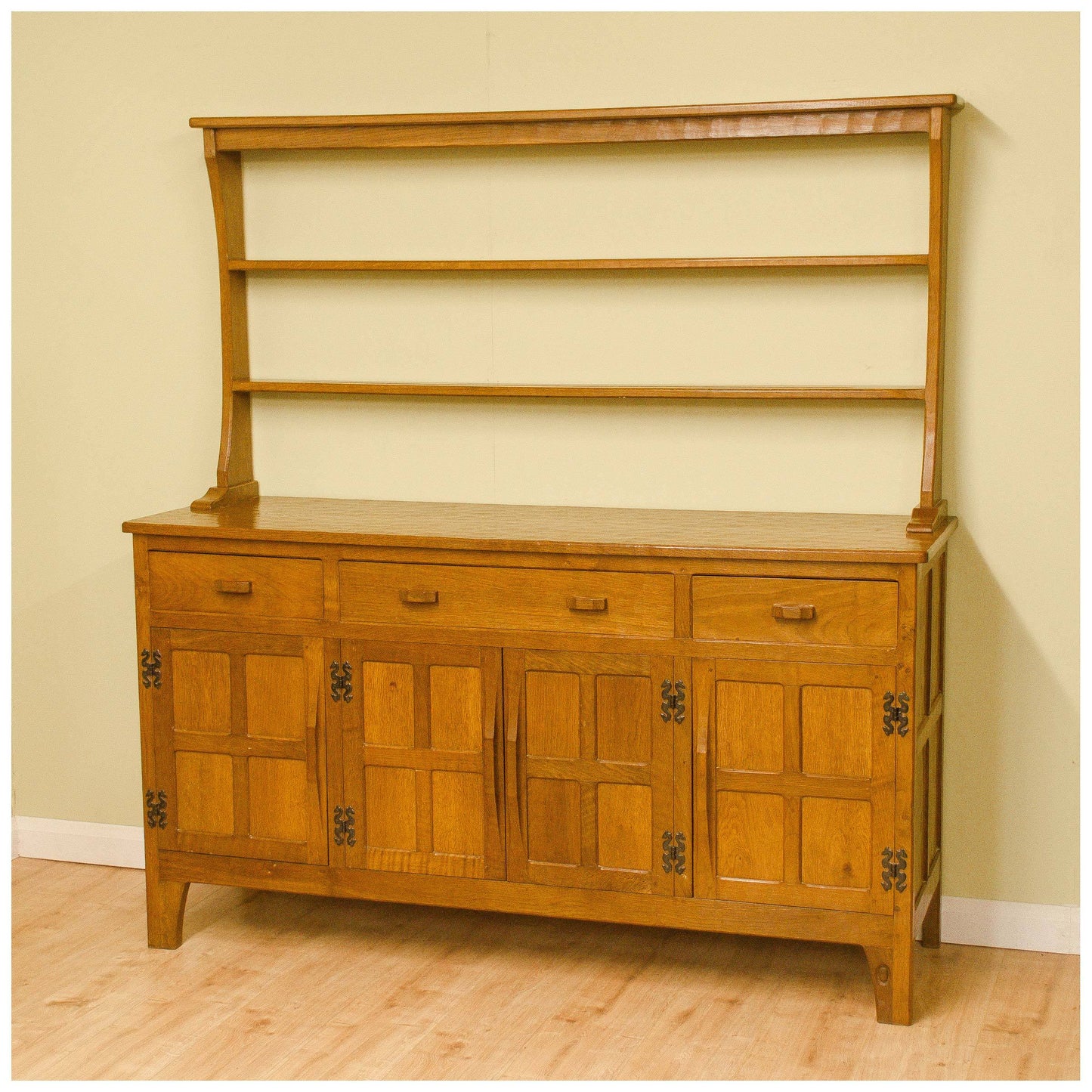 Alan 'Acornman' Grainger (Acorn Industries) Yorkshire School Oak Dresser