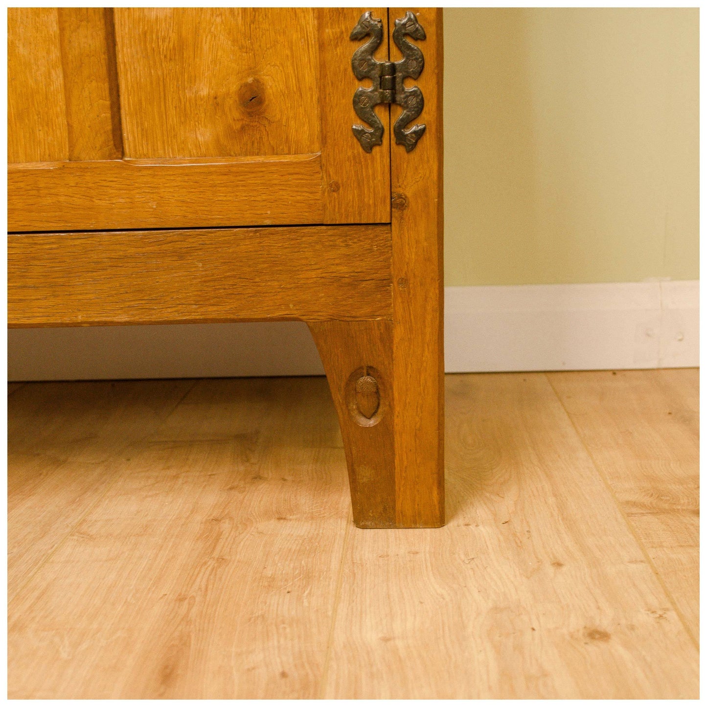 Alan 'Acornman' Grainger (Acorn Industries) Yorkshire School Oak Dresser