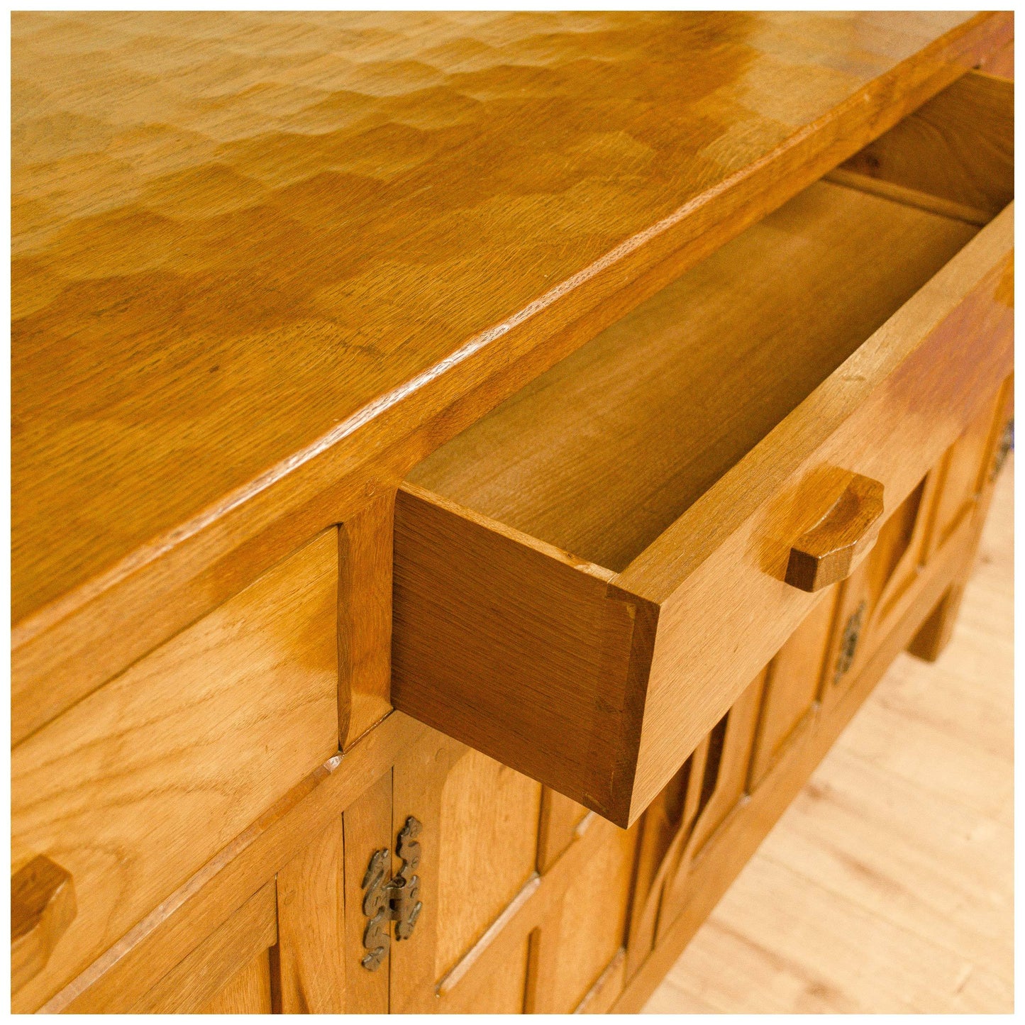 Alan 'Acornman' Grainger (Acorn Industries) Yorkshire School Oak Dresser