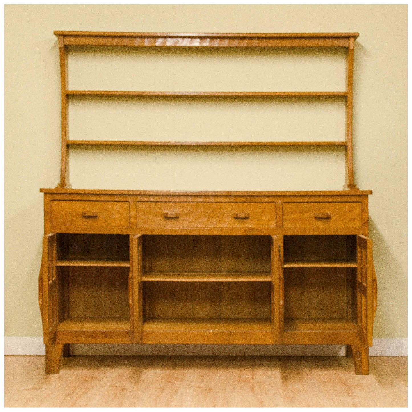 Alan 'Acornman' Grainger (Acorn Industries) Yorkshire School Oak Dresser