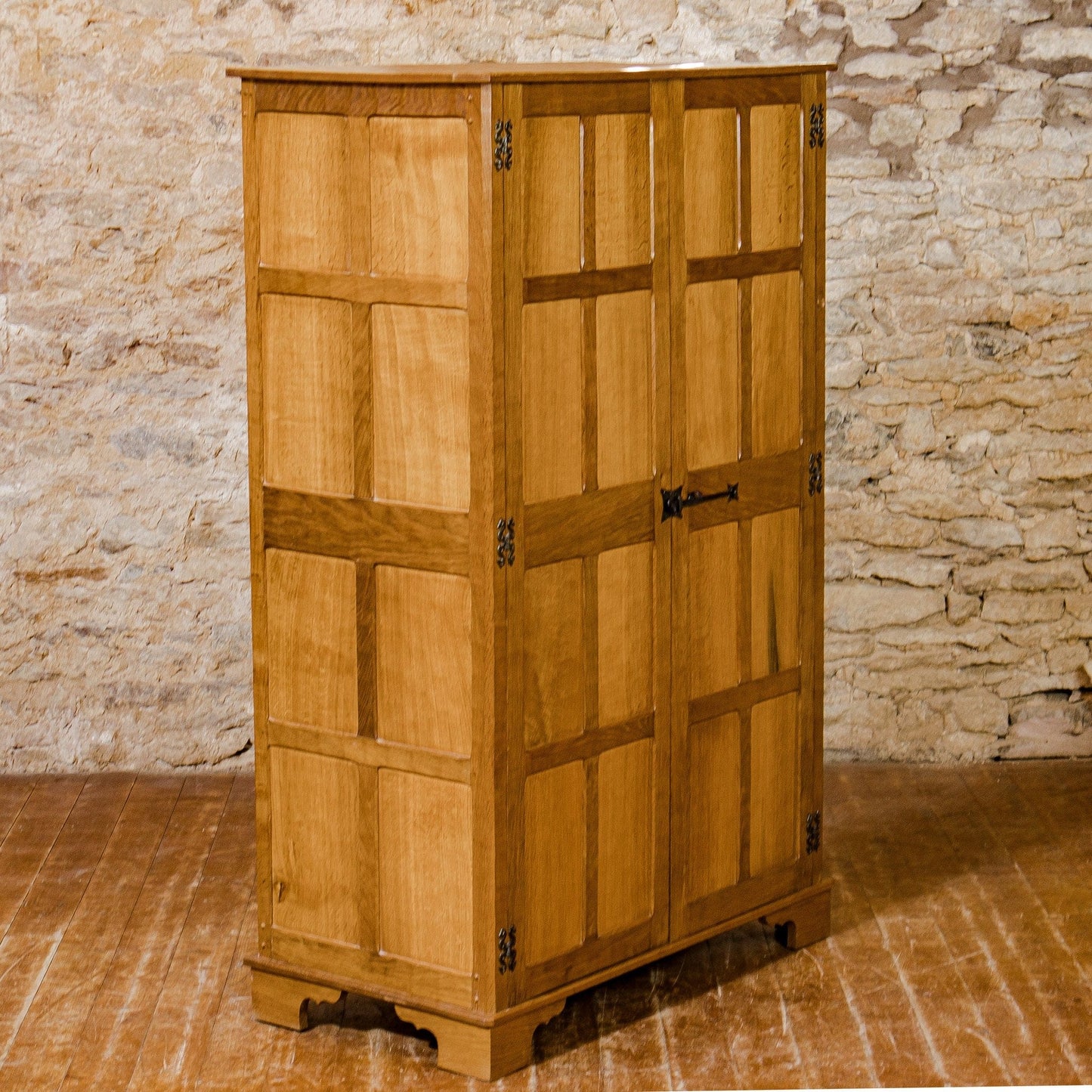 Alan Acornman Grainger (Ex-Mouseman) Arts & Crafts Yorkshire School Oak wardrobe