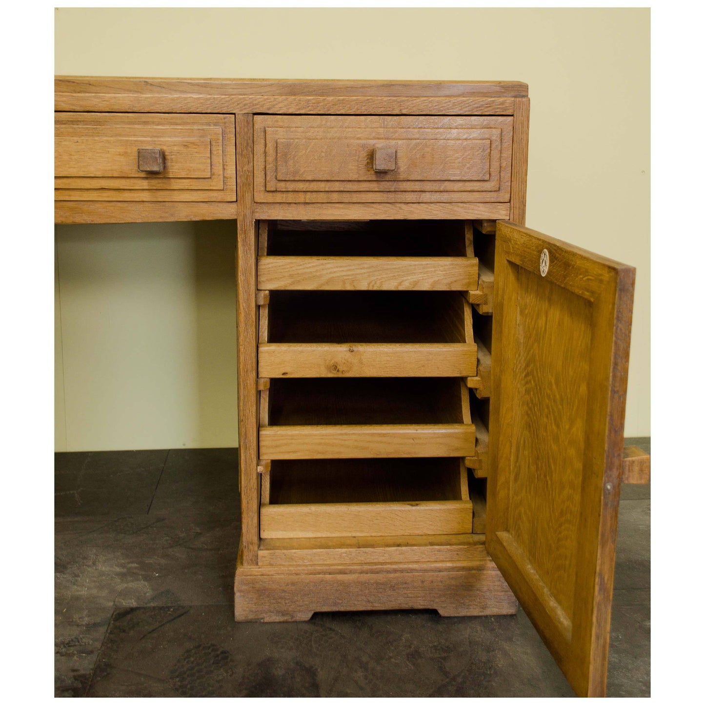 Brynmawr Furniture Company Brynmawr Furniture Company Antique Arts Crafts Oak Merthyr Knee Hole Desk c. 1930