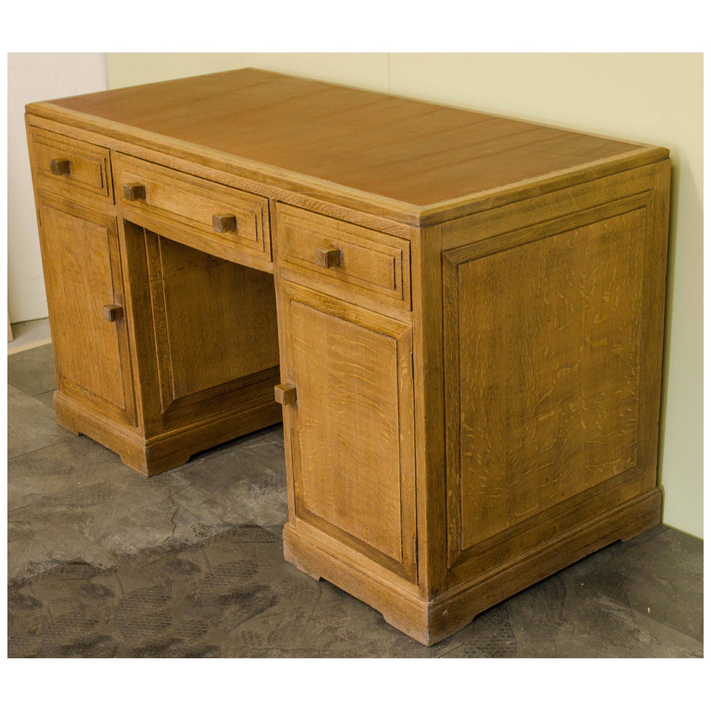 Brynmawr Furniture Company Brynmawr Furniture Company Antique Arts Crafts Oak Merthyr Knee Hole Desk c. 1930