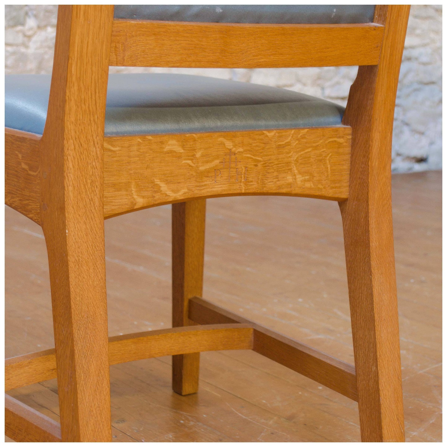 4 Peter Hall Arts & Crafts Cotswold School English Oak & Leather 'Oxford' Chairs