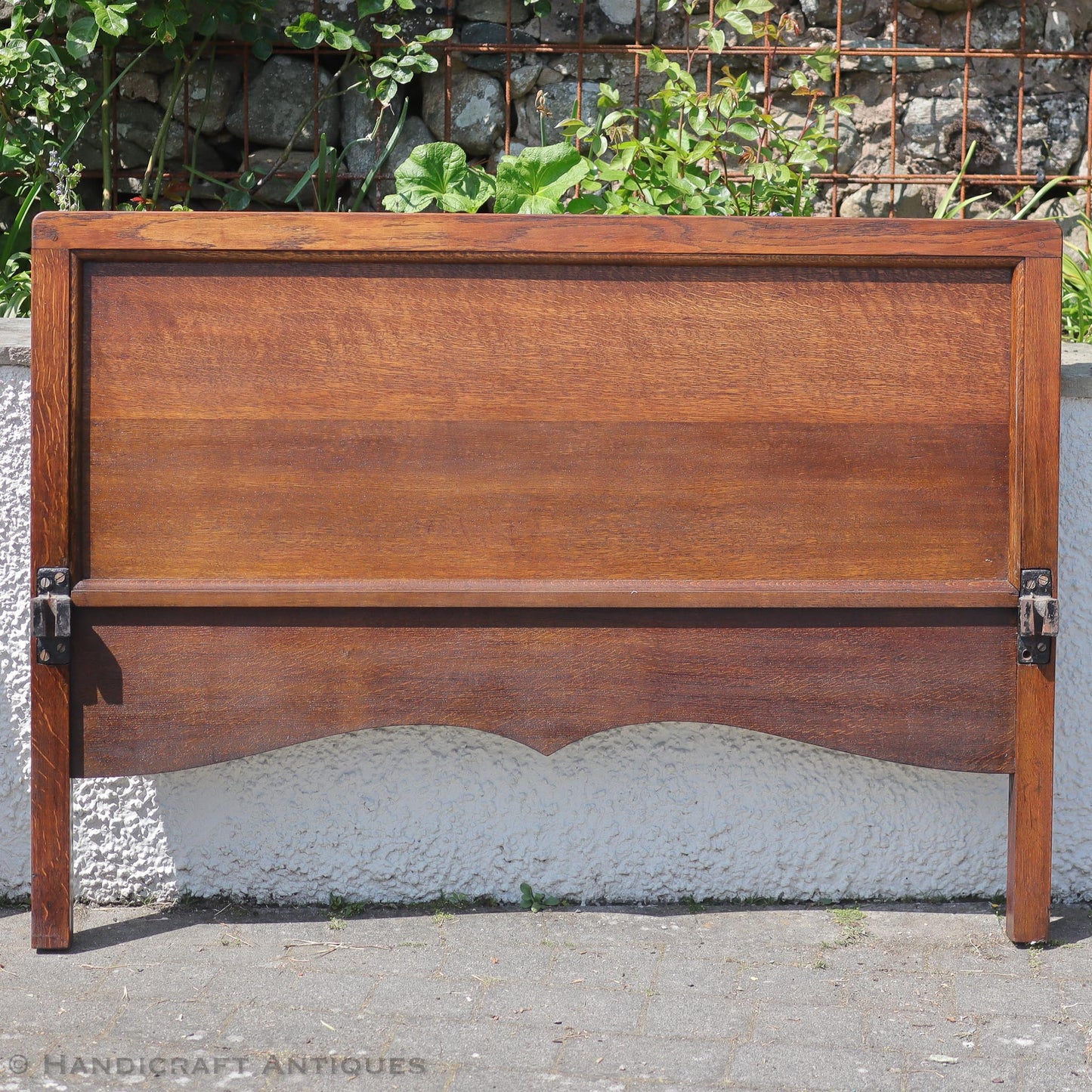 Arthur W. Simpson (The Handicrafts, Kendal) Arts & Crafts Lakes School English Oak Bed c. 1920.