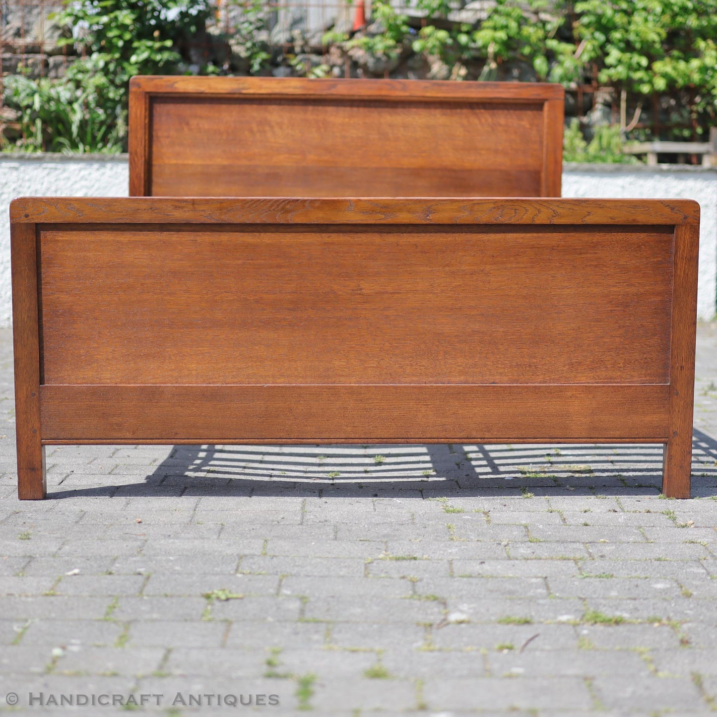 Arthur W. Simpson (The Handicrafts, Kendal) Arts & Crafts Lakes School English Oak Bed c. 1920.