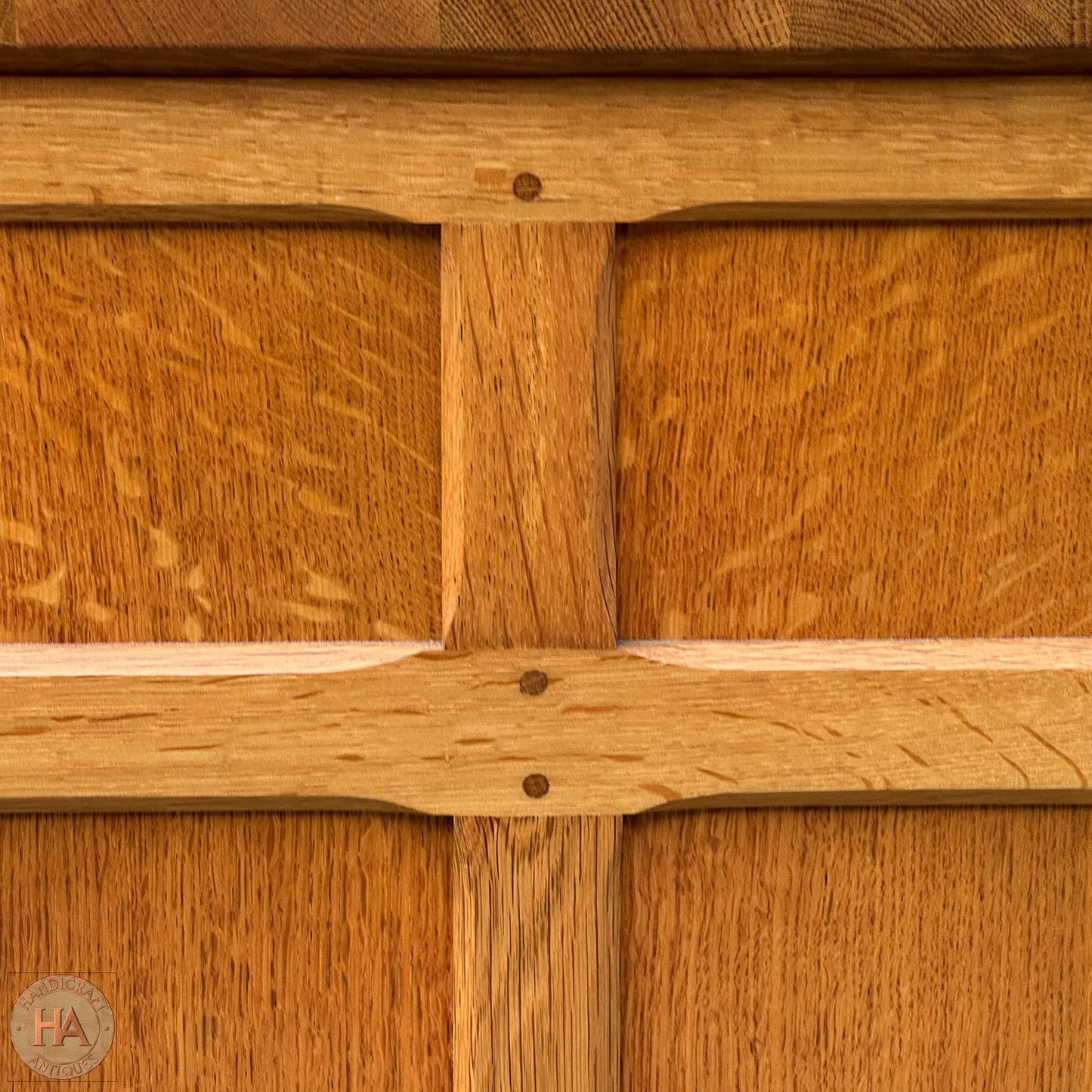 Coxwold Cabinet Makers 'Unicornman' Arts & Crafts Yorkshire School Oak Sideboard c. 1980.