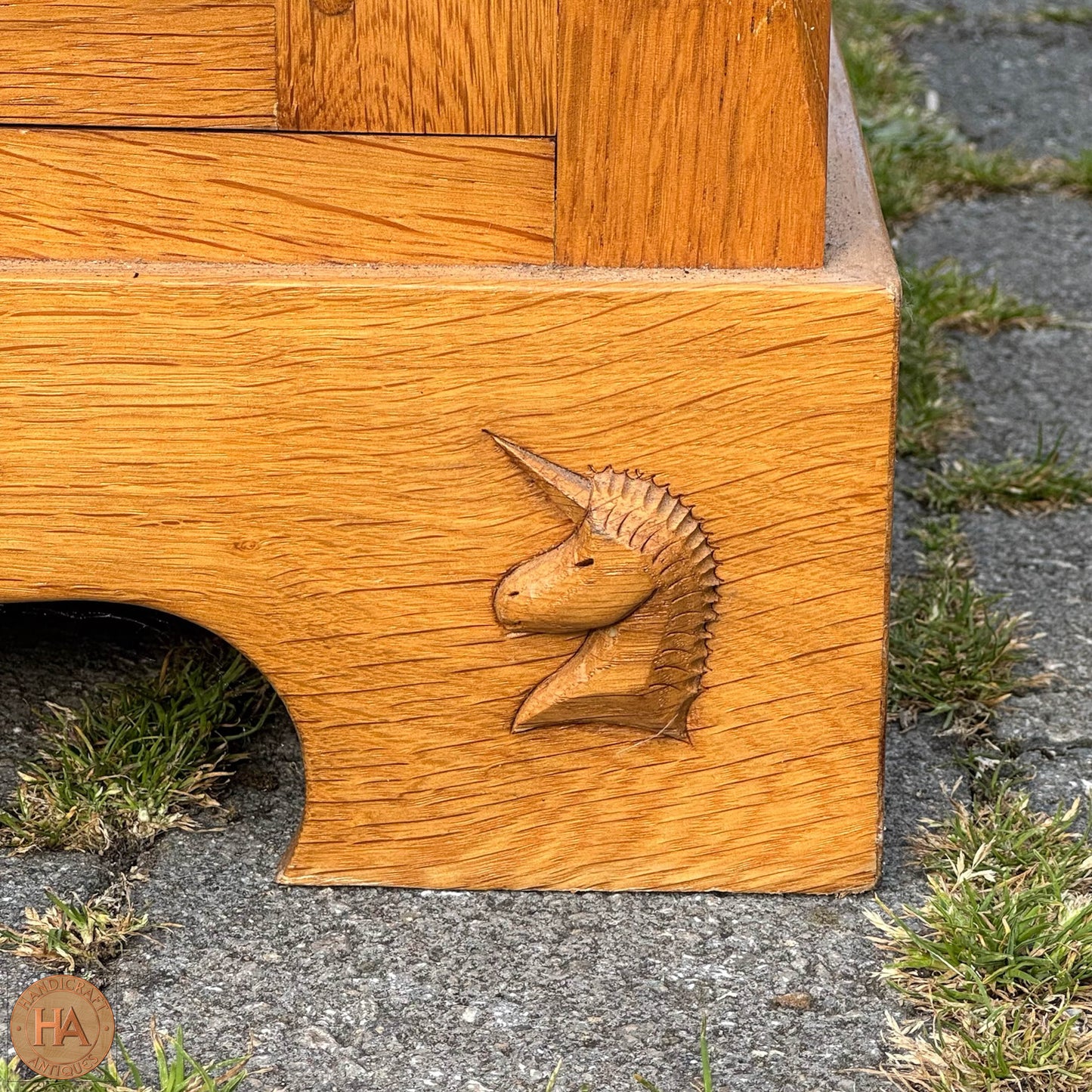 Coxwold Cabinet Makers 'Unicornman' Arts & Crafts Yorkshire School Oak Sideboard c. 1980.