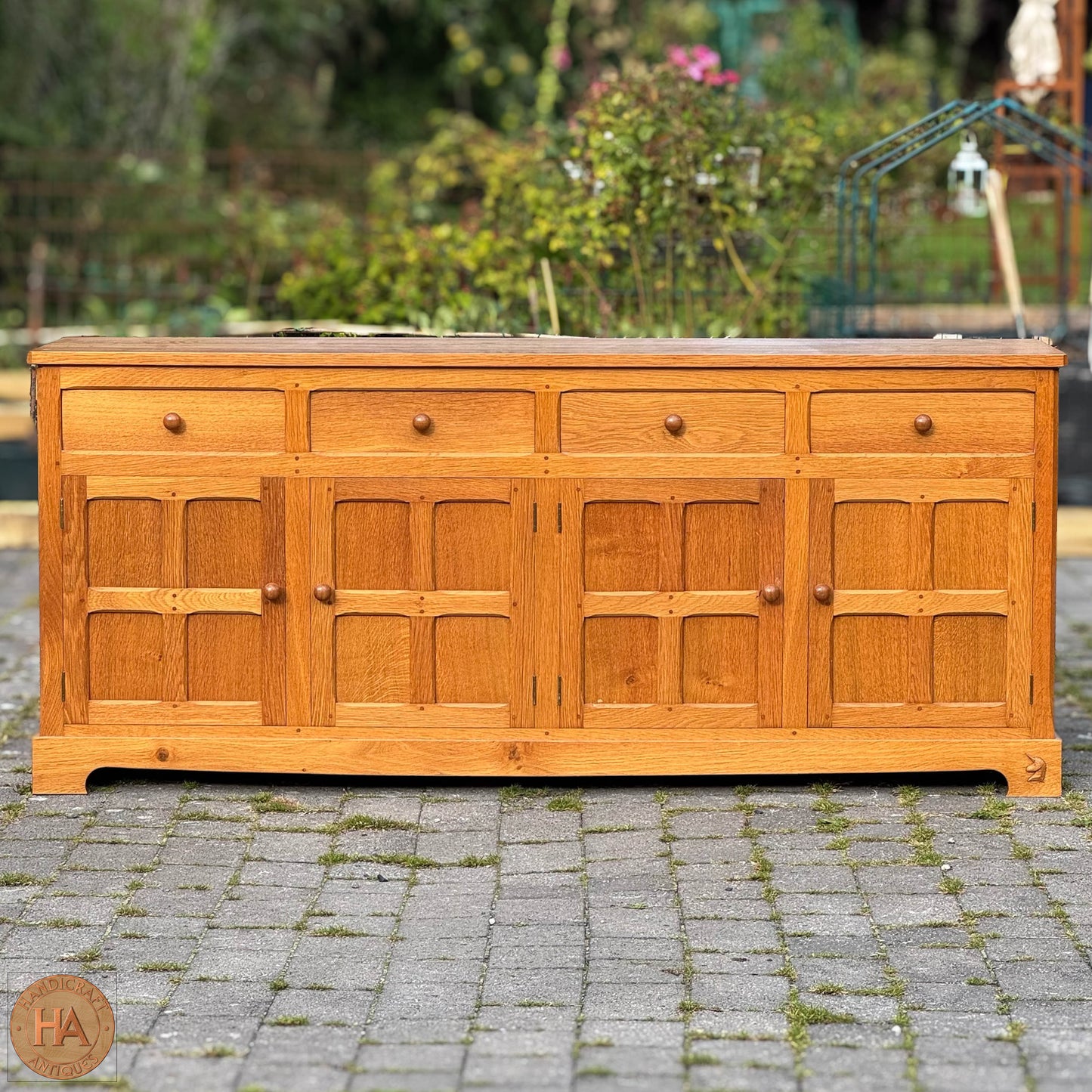 Coxwold Cabinet Makers 'Unicornman' Arts & Crafts Yorkshire School Oak Sideboard c. 1980.