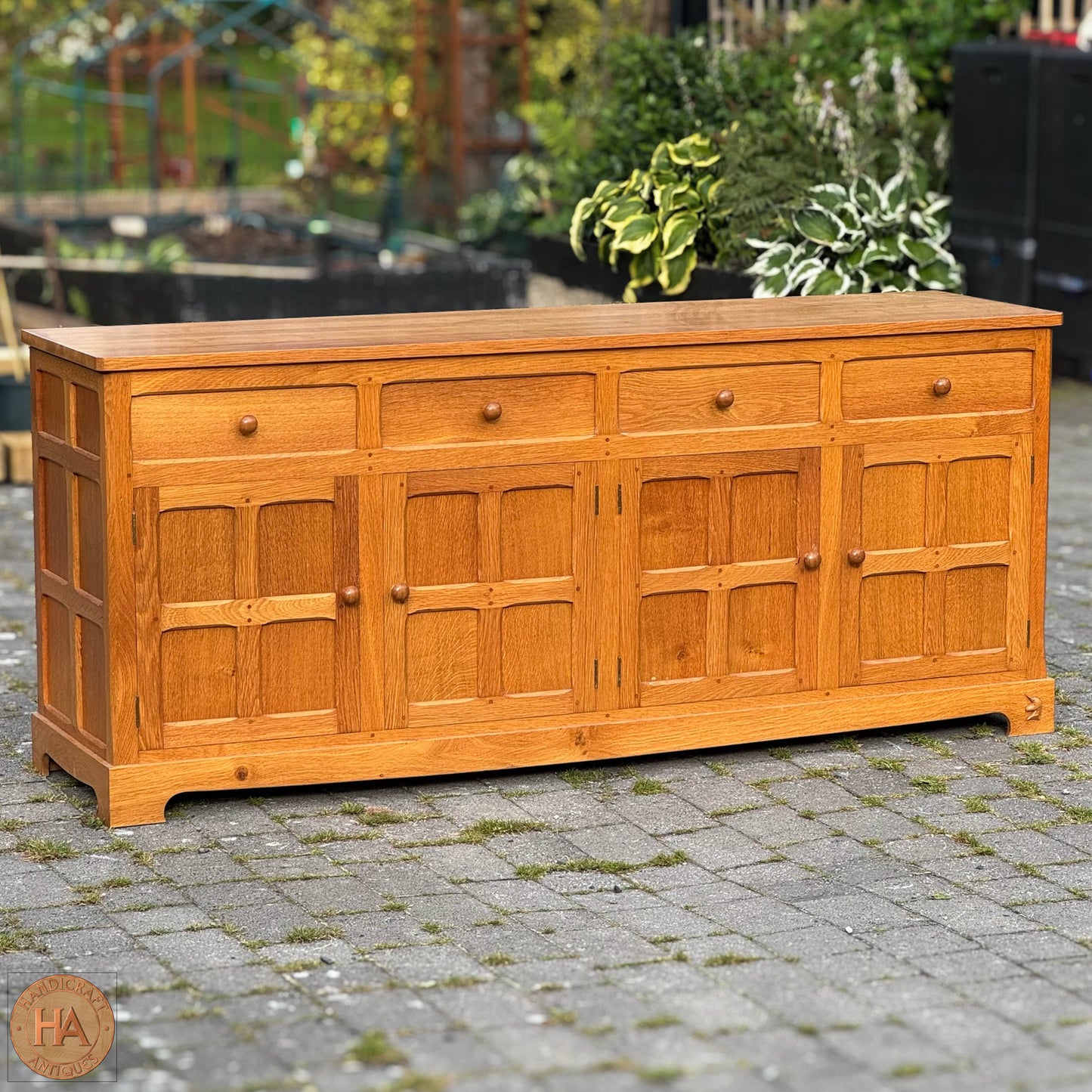 Coxwold Cabinet Makers 'Unicornman' Arts & Crafts Yorkshire School Oak Sideboard c. 1980.