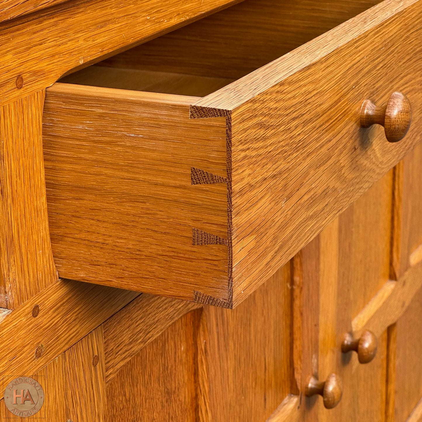 Coxwold Cabinet Makers 'Unicornman' Arts & Crafts Yorkshire School Oak Sideboard c. 1980.