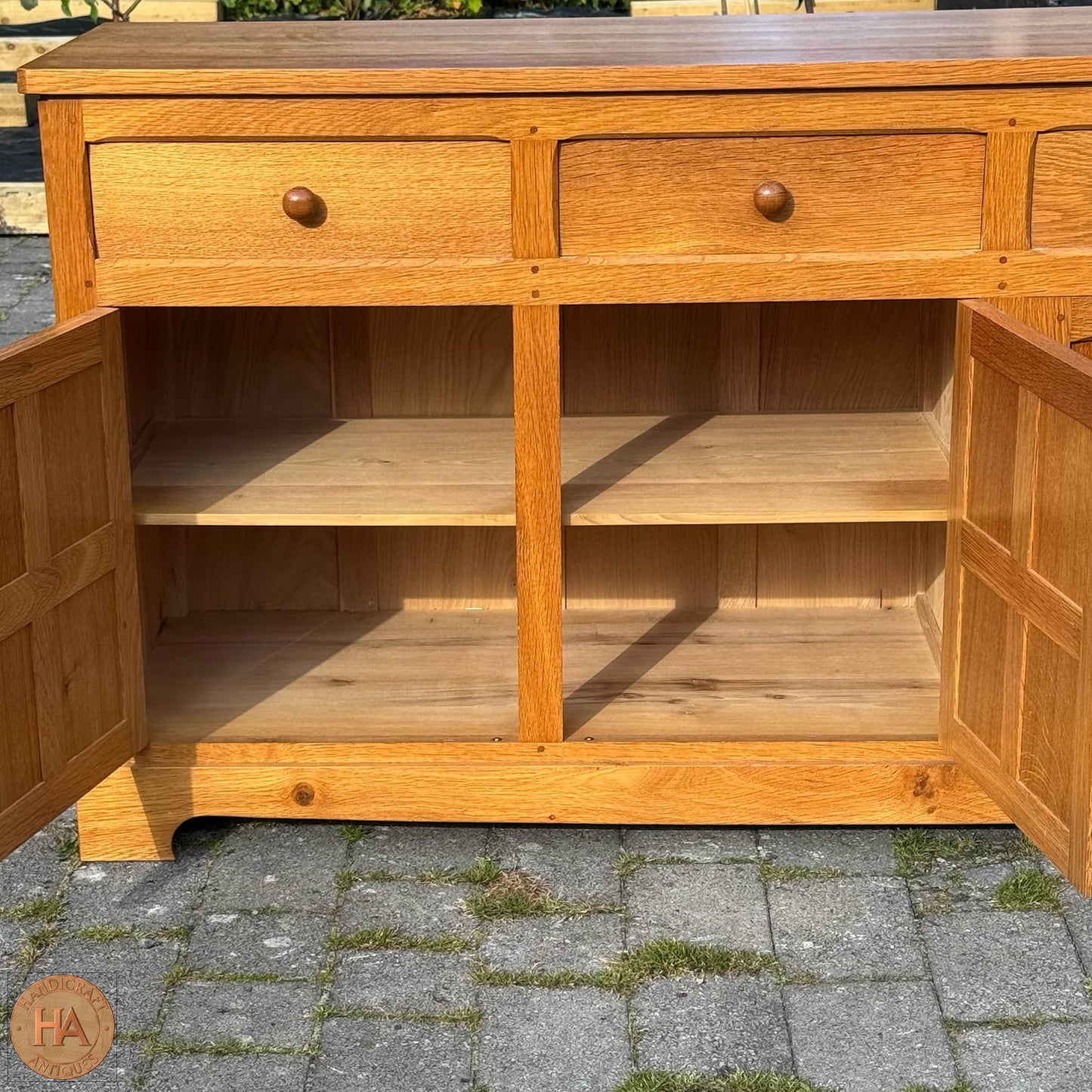 Coxwold Cabinet Makers 'Unicornman' Arts & Crafts Yorkshire School Oak Sideboard c. 1980.