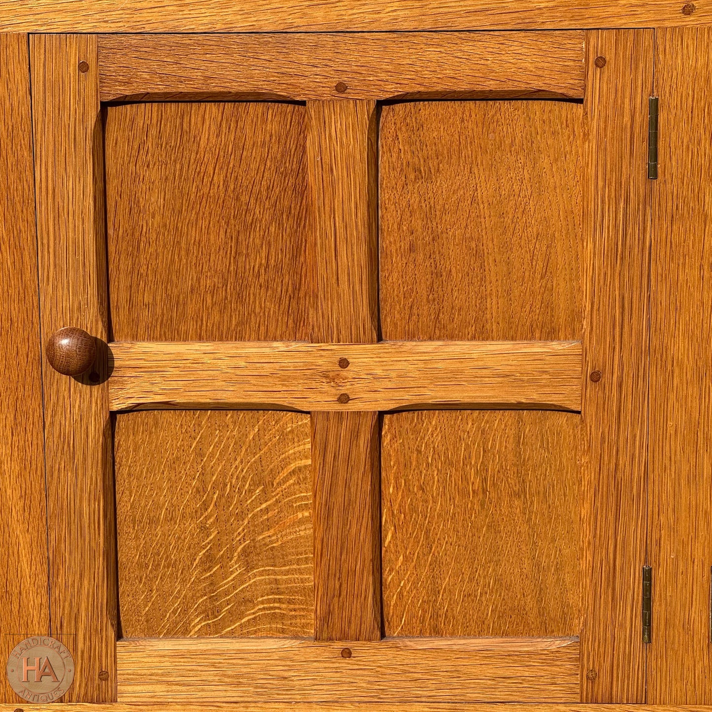 Coxwold Cabinet Makers 'Unicornman' Arts & Crafts Yorkshire School Oak Sideboard c. 1980.