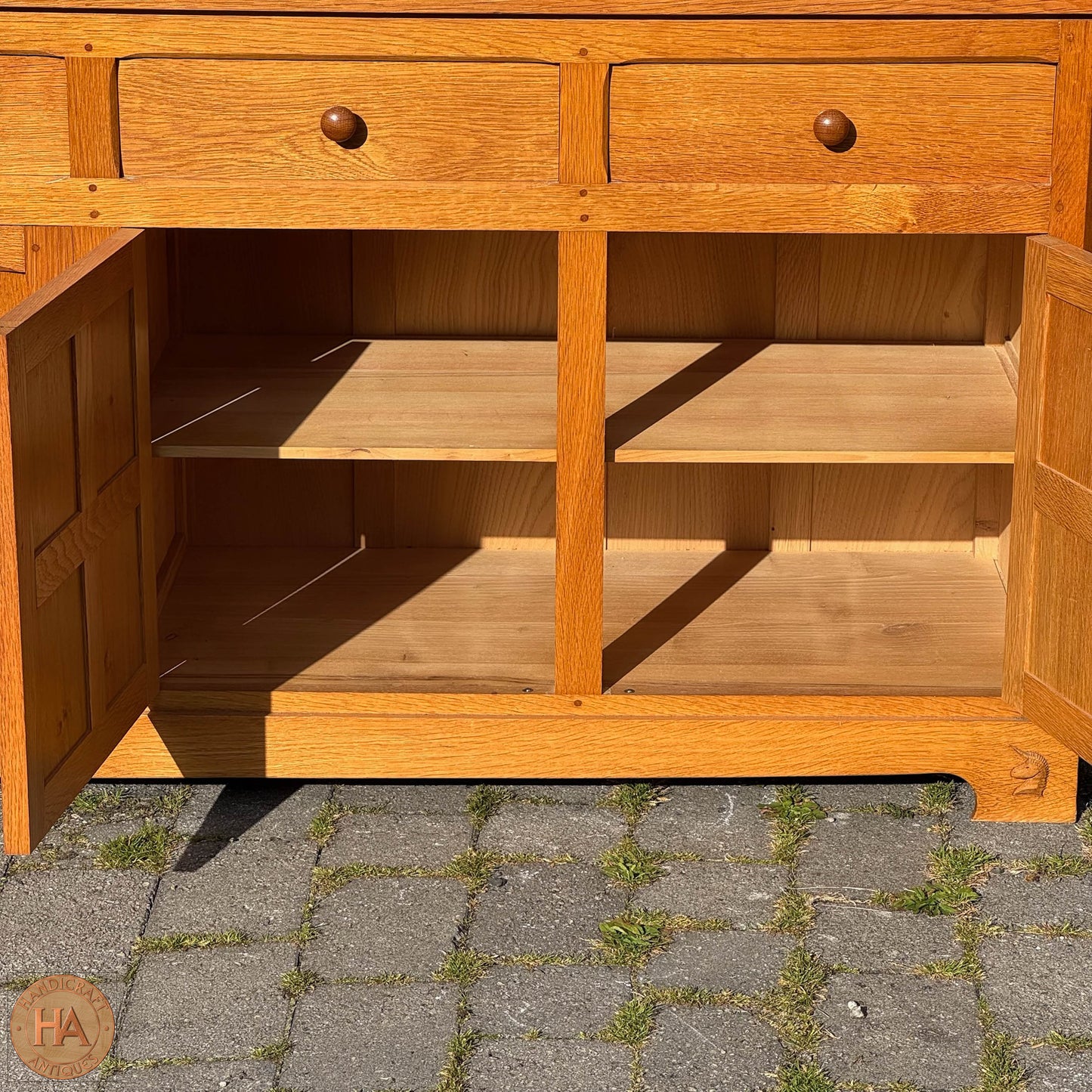 Coxwold Cabinet Makers 'Unicornman' Arts & Crafts Yorkshire School Oak Sideboard c. 1980.