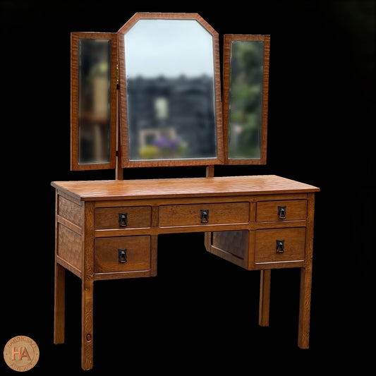 Alan 'Acornman' Grainger (Ex-Mouseman) Arts & Crafts Yorkshire School Oak Dressing Table c. 1970.