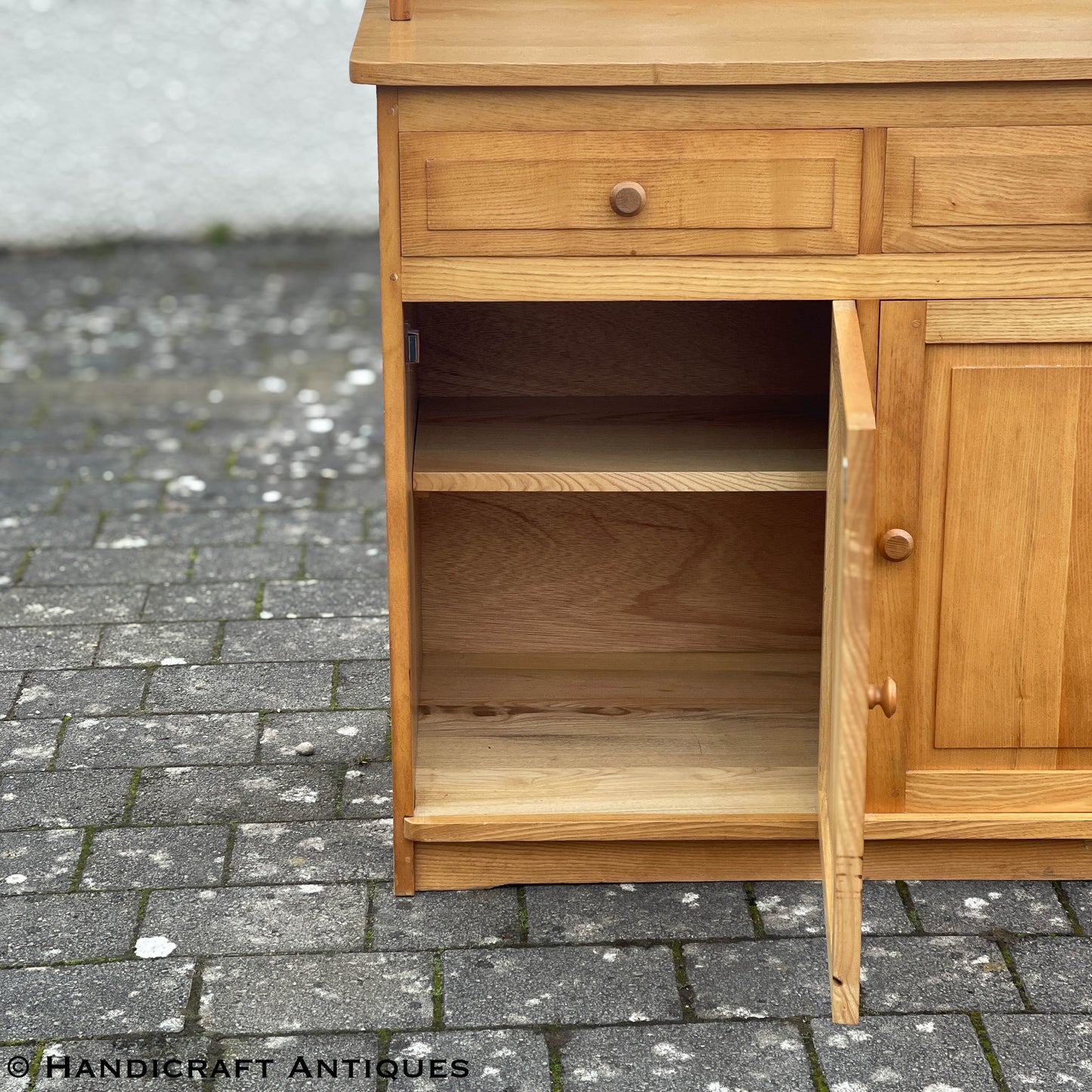 Treske Arts & Crafts Yorkshire School English Ash ‘Helmsley’ Dresser c. 1980.