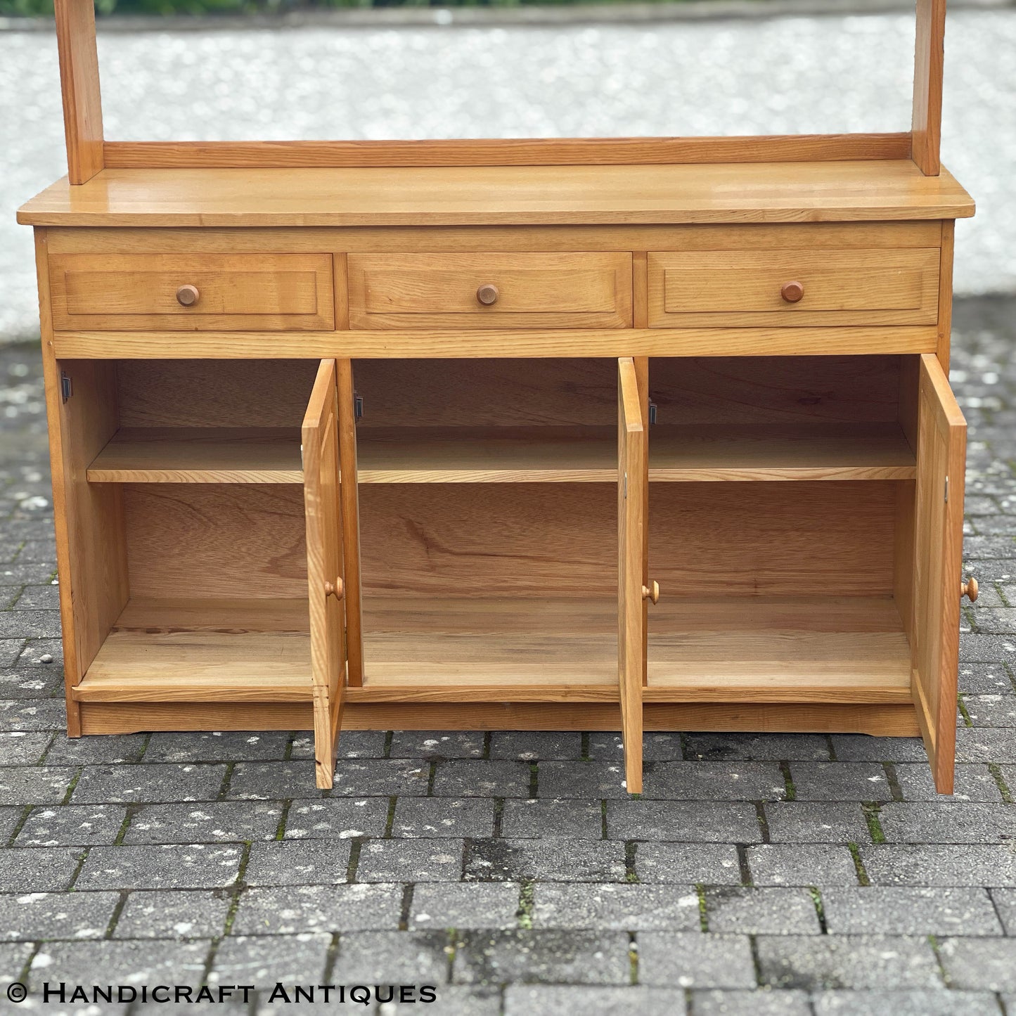 Treske Arts & Crafts Yorkshire School English Ash ‘Helmsley’ Dresser c. 1980.