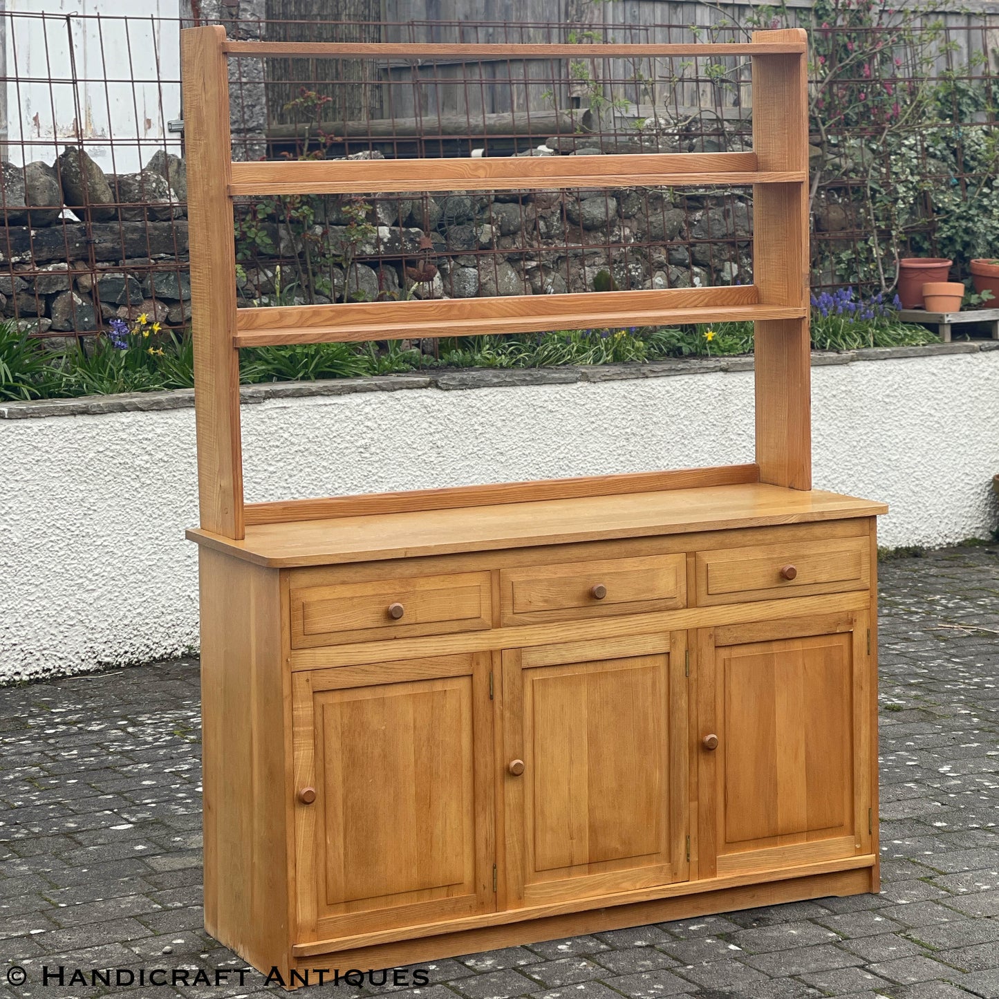 Treske Arts & Crafts Yorkshire School English Ash ‘Helmsley’ Dresser c. 1980.