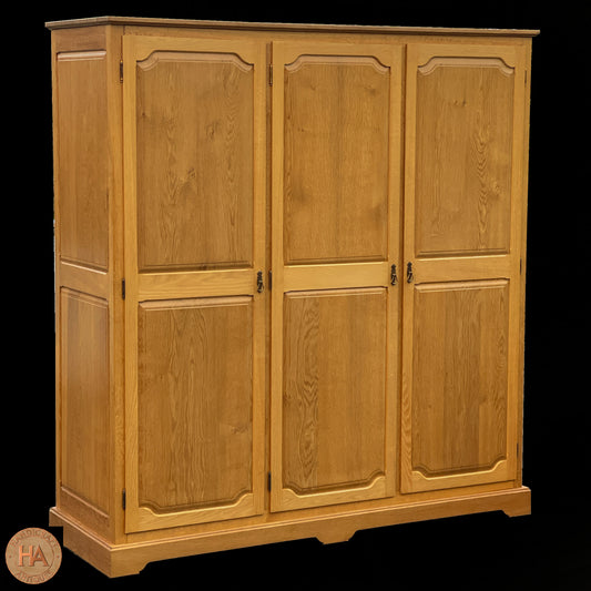 Horace 'Knightman' Knight Arts & Crafts Yorkshire School Oak Triple Wardrobe