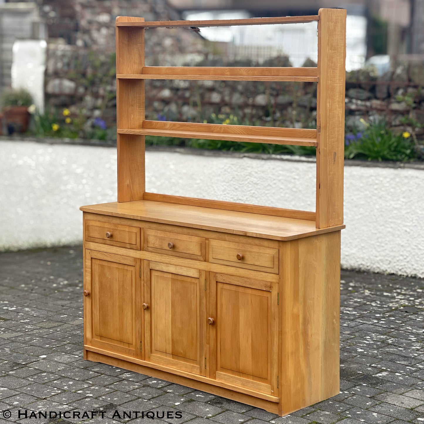 Treske Arts & Crafts Yorkshire School English Ash ‘Helmsley’ Dresser c. 1980.