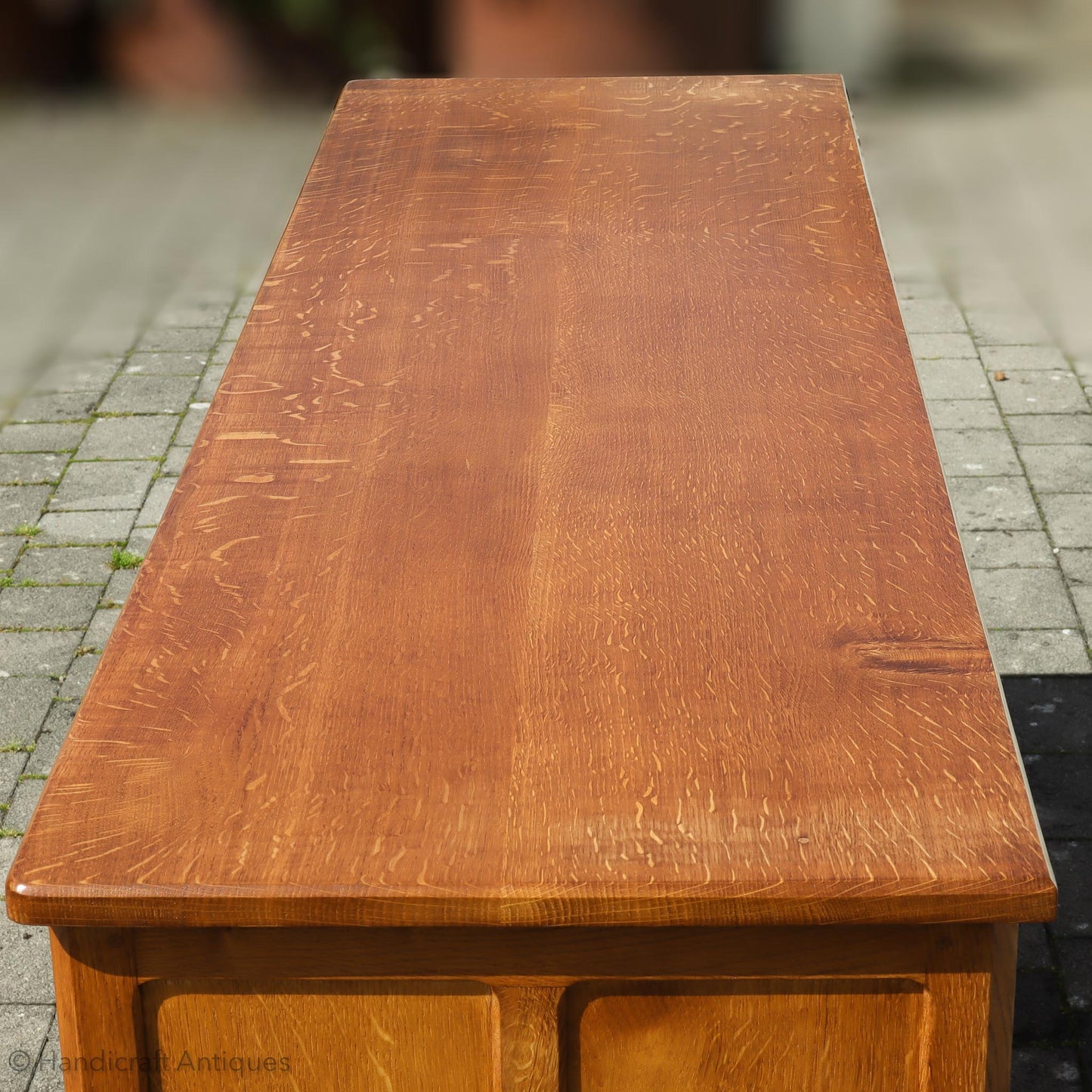 Alan 'Acornman' Grainger (Ex-Mouseman) Arts & Crafts Yorkshire School English Oak Sideboard post 1970.