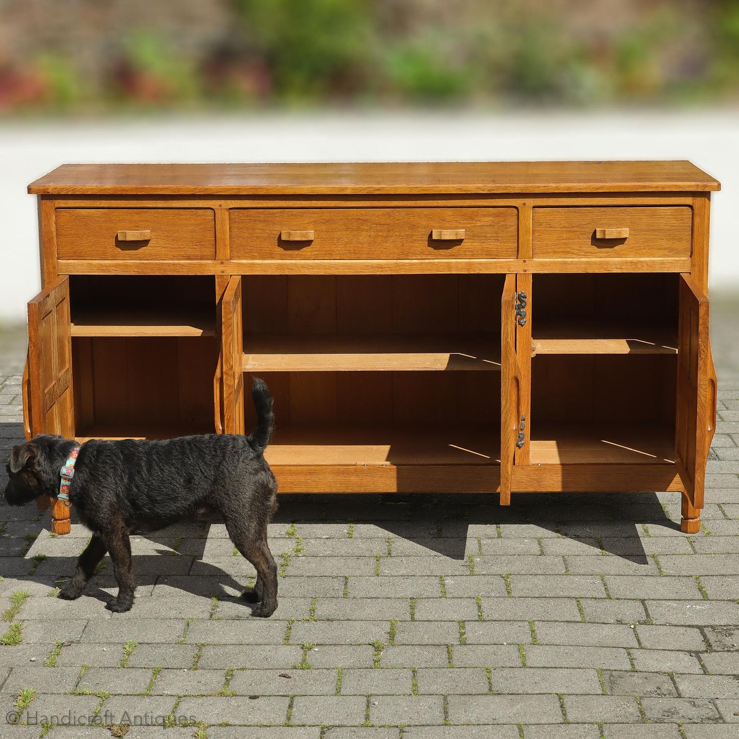 Alan 'Acornman' Grainger (Ex-Mouseman) Arts & Crafts Yorkshire School English Oak Sideboard post 1970.