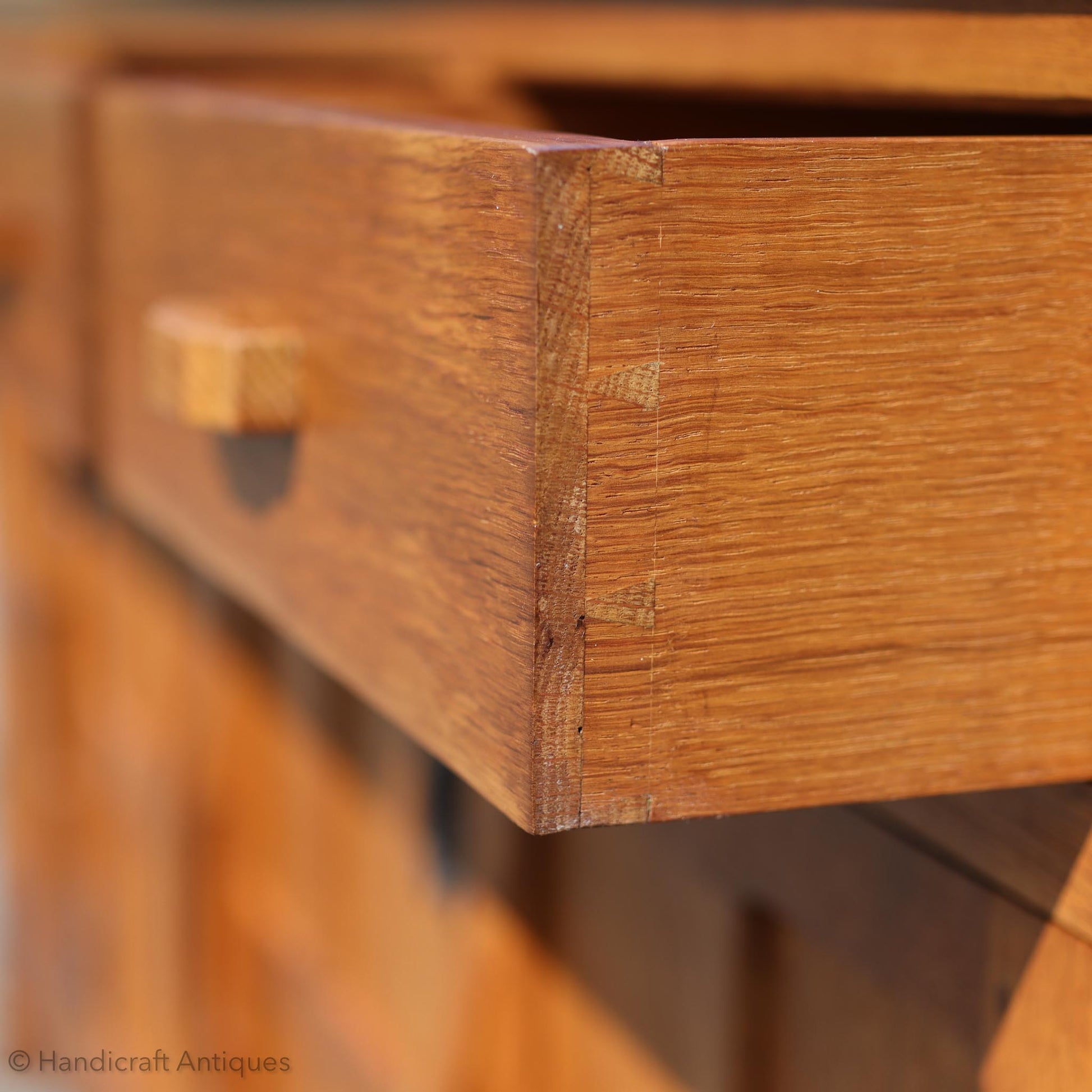 Alan 'Acornman' Grainger (Ex-Mouseman) Arts & Crafts Yorkshire School English Oak Sideboard post 1970.