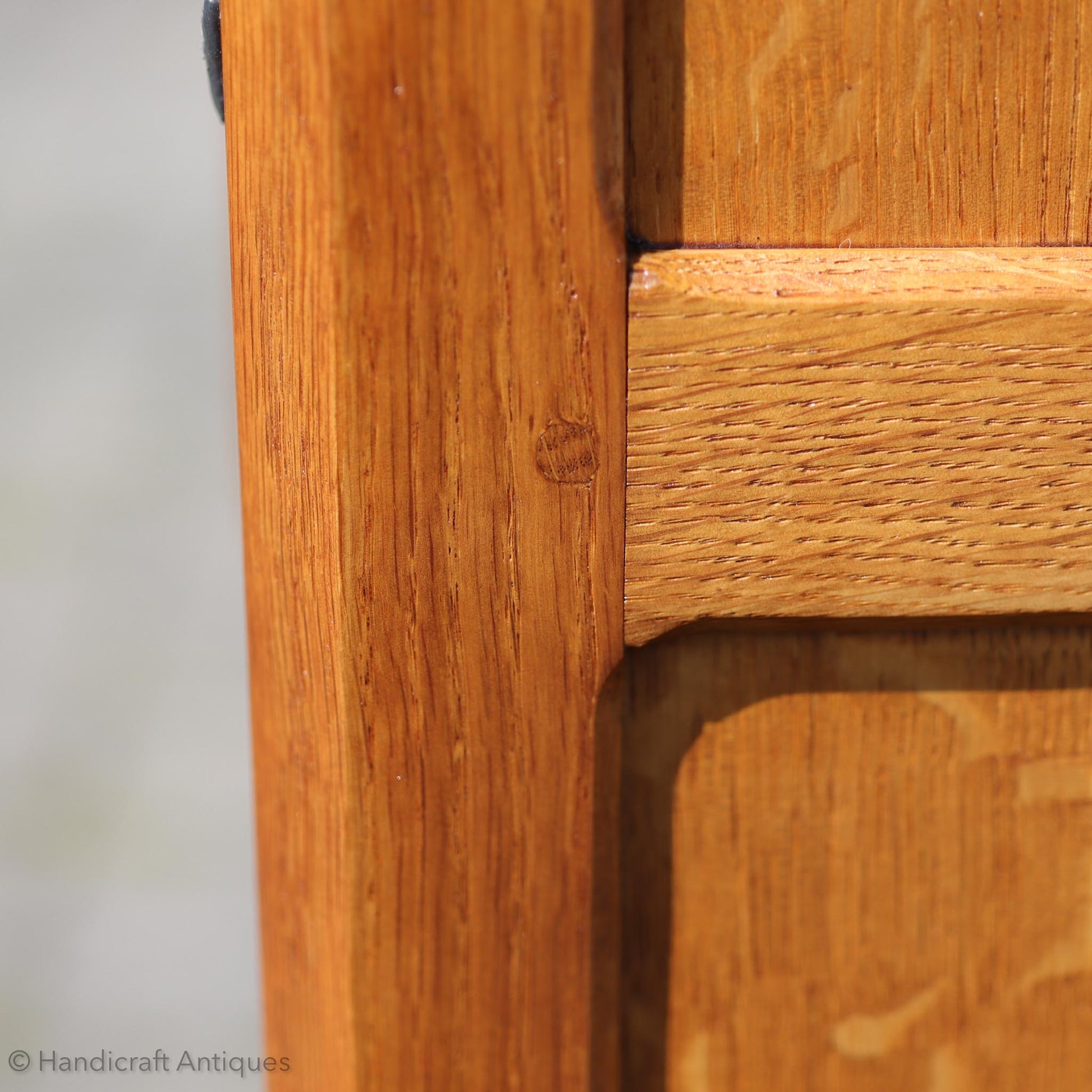 Alan 'Acornman' Grainger (Ex-Mouseman) Arts & Crafts Yorkshire School English Oak Sideboard post 1970.