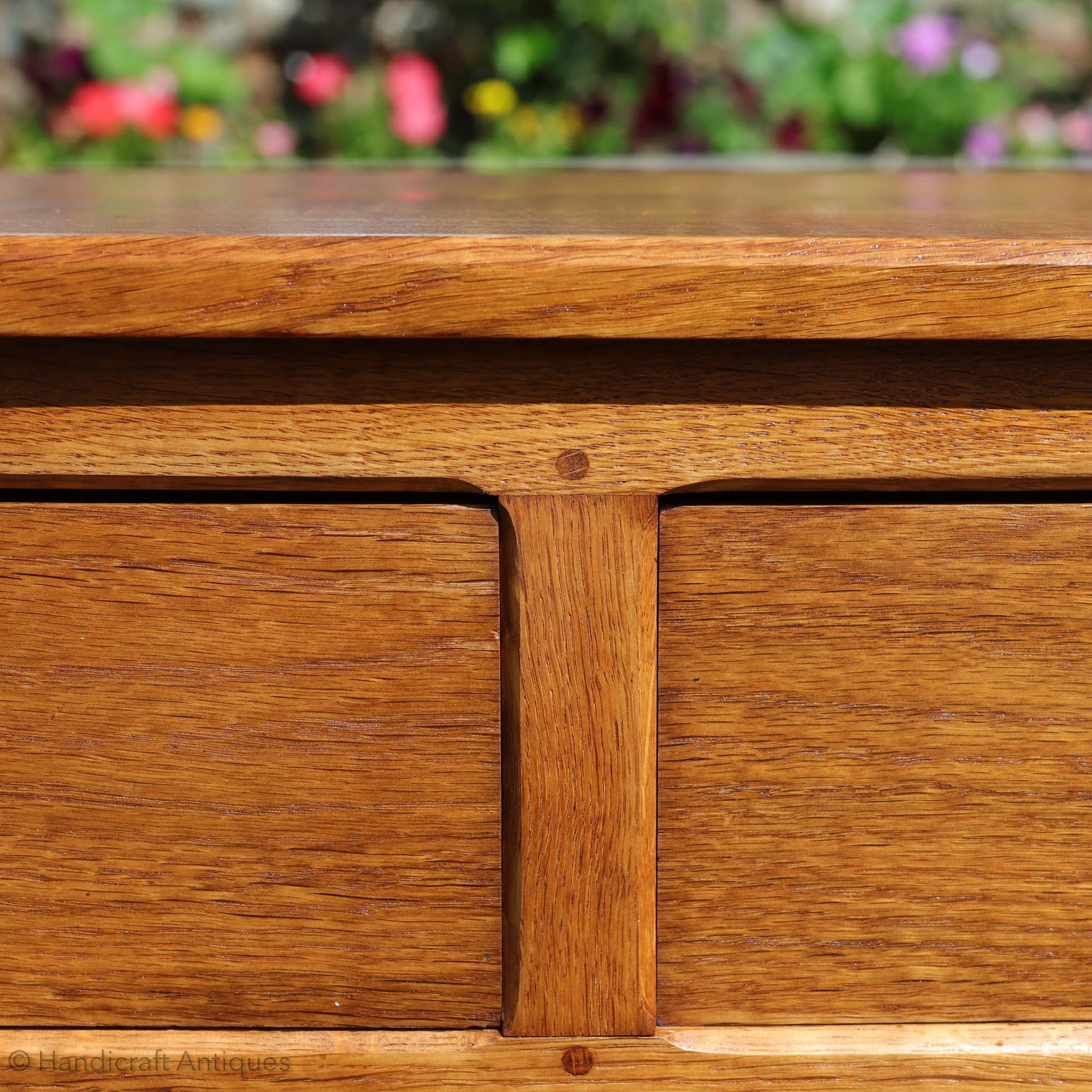 Alan 'Acornman' Grainger (Ex-Mouseman) Arts & Crafts Yorkshire School English Oak Sideboard post 1970.