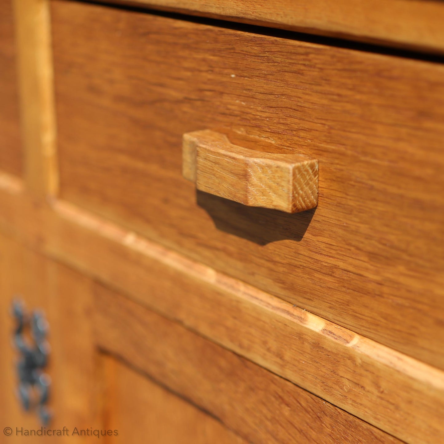 Alan 'Acornman' Grainger (Ex-Mouseman) Arts & Crafts Yorkshire School English Oak Sideboard post 1970.