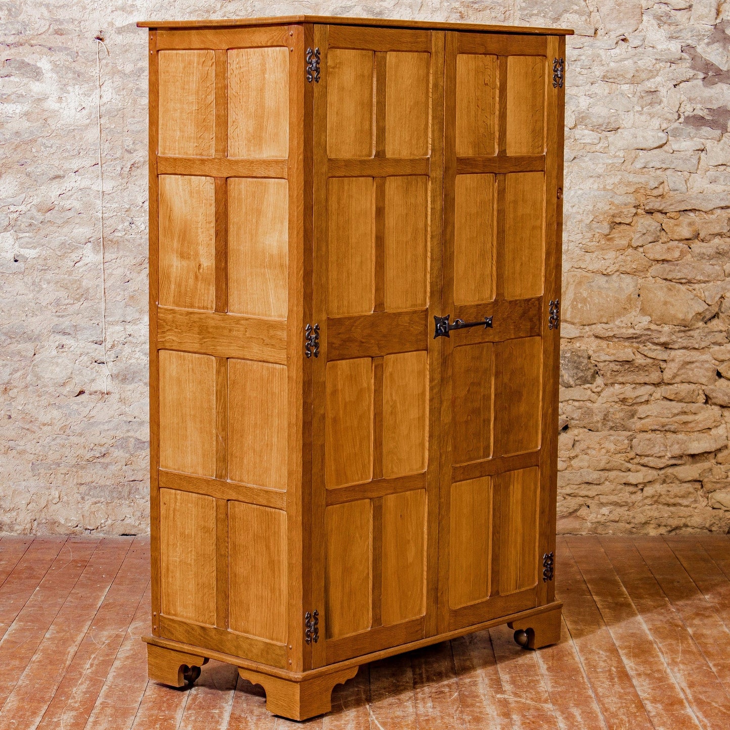 Acornman (Ex-Mouseman) Arts & Crafts Yorkshire School English Oak Wardrobe