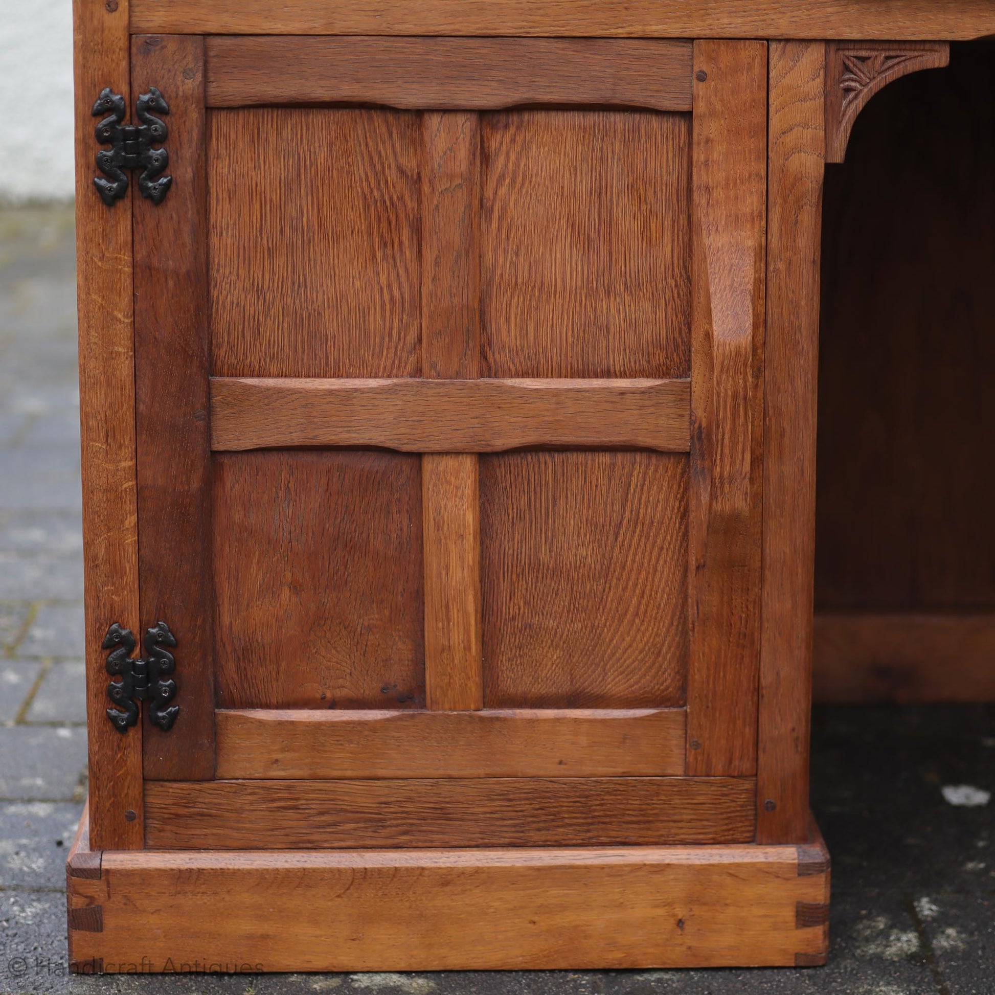 Robert Kingpost Ingham Arts & Crafts Yorkshire School English Oak Dressing Table