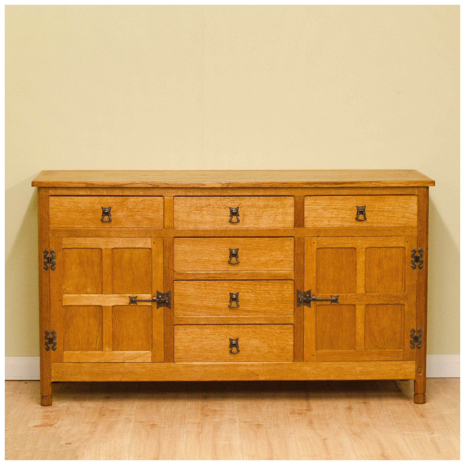 Alan 'Acornman' Grainger (Acorn Industries) Yorkshire School Oak Sideboard
