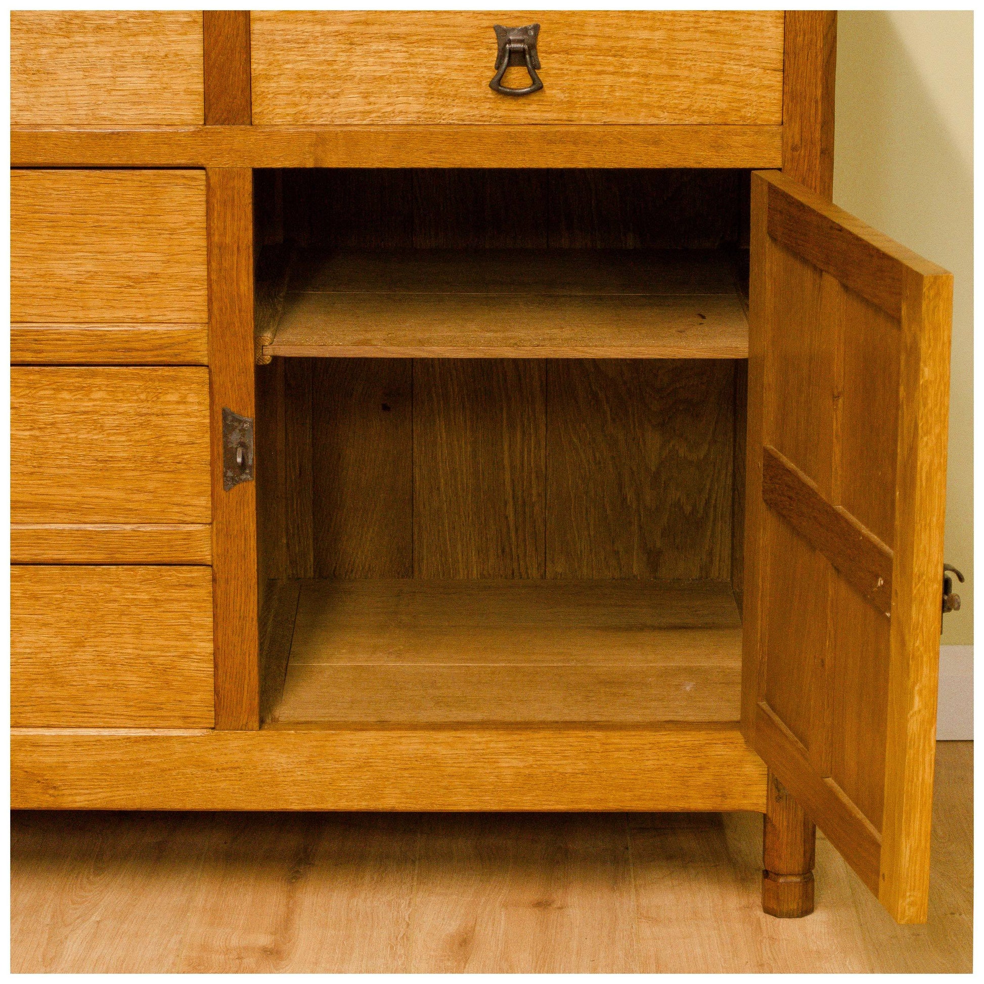 Alan 'Acornman' Grainger (Acorn Industries) Yorkshire School Oak Sideboard